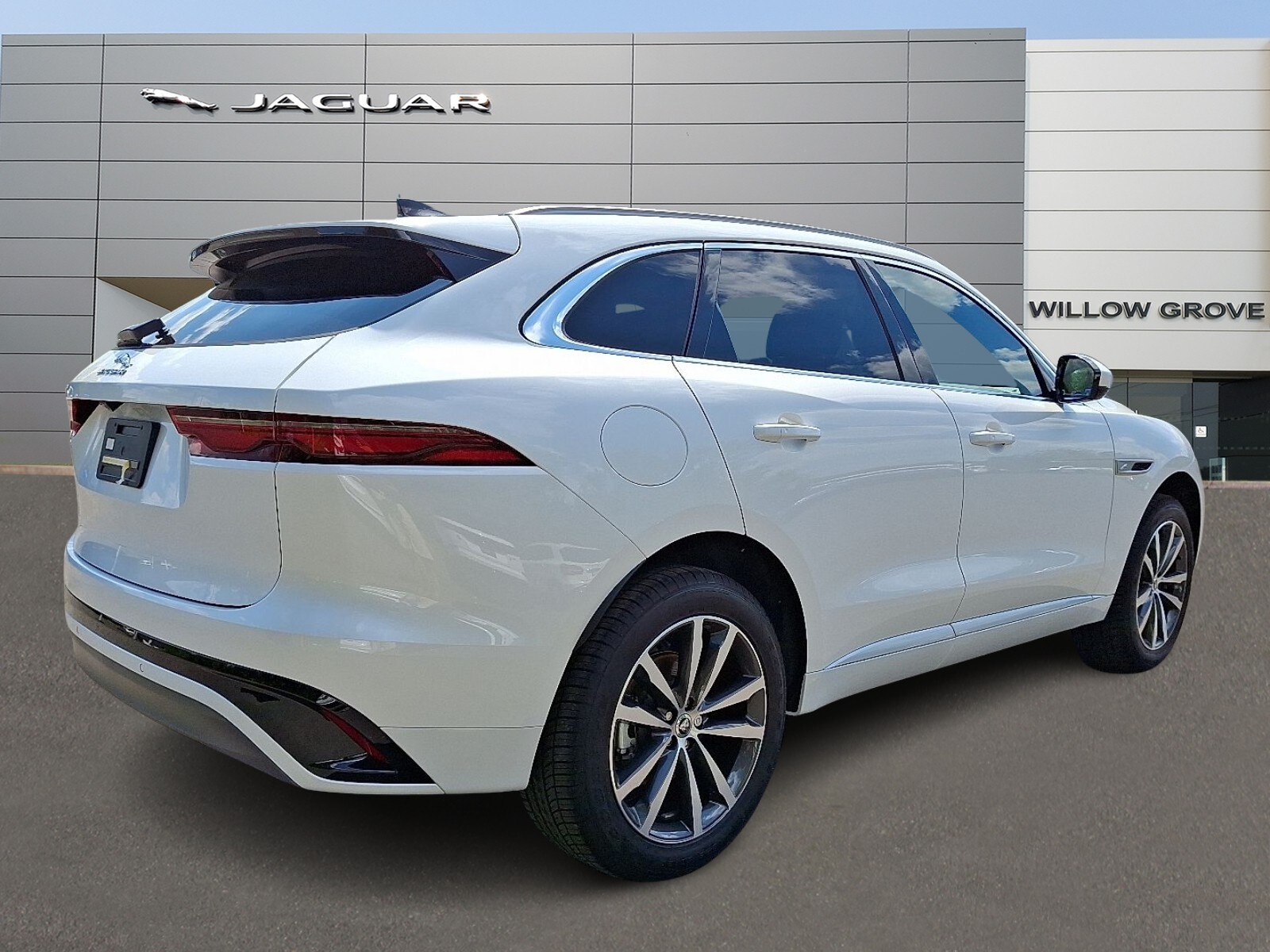 2025 Jaguar F-PACE R-Dynamic S P250 photo 2