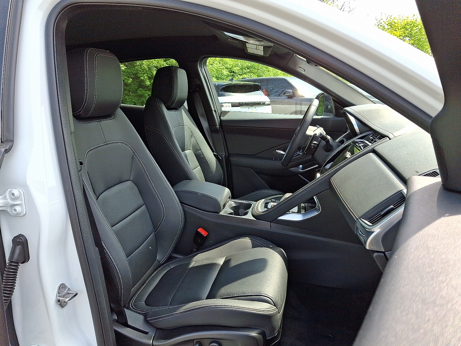 2024 Jaguar E-PACE R-Dynamic SE P250 photo 3
