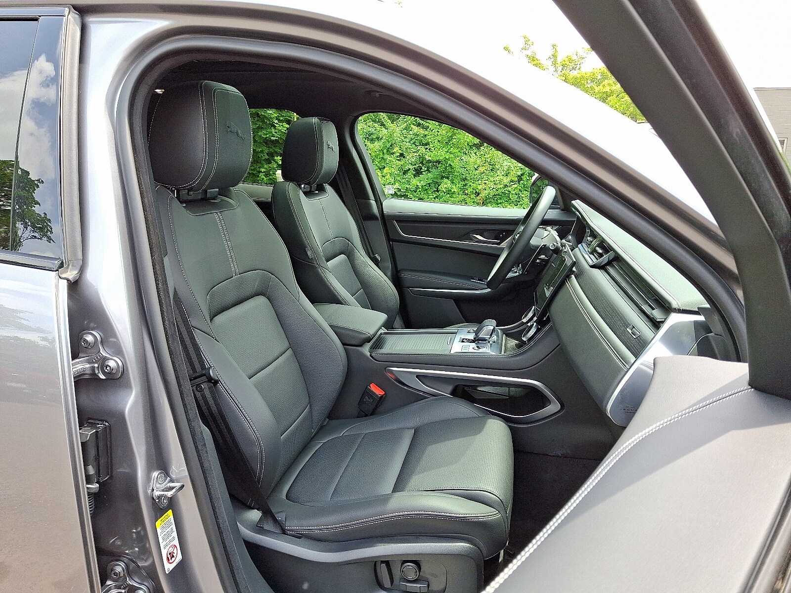 2025 Jaguar F-PACE R-Dynamic S P250 photo 3