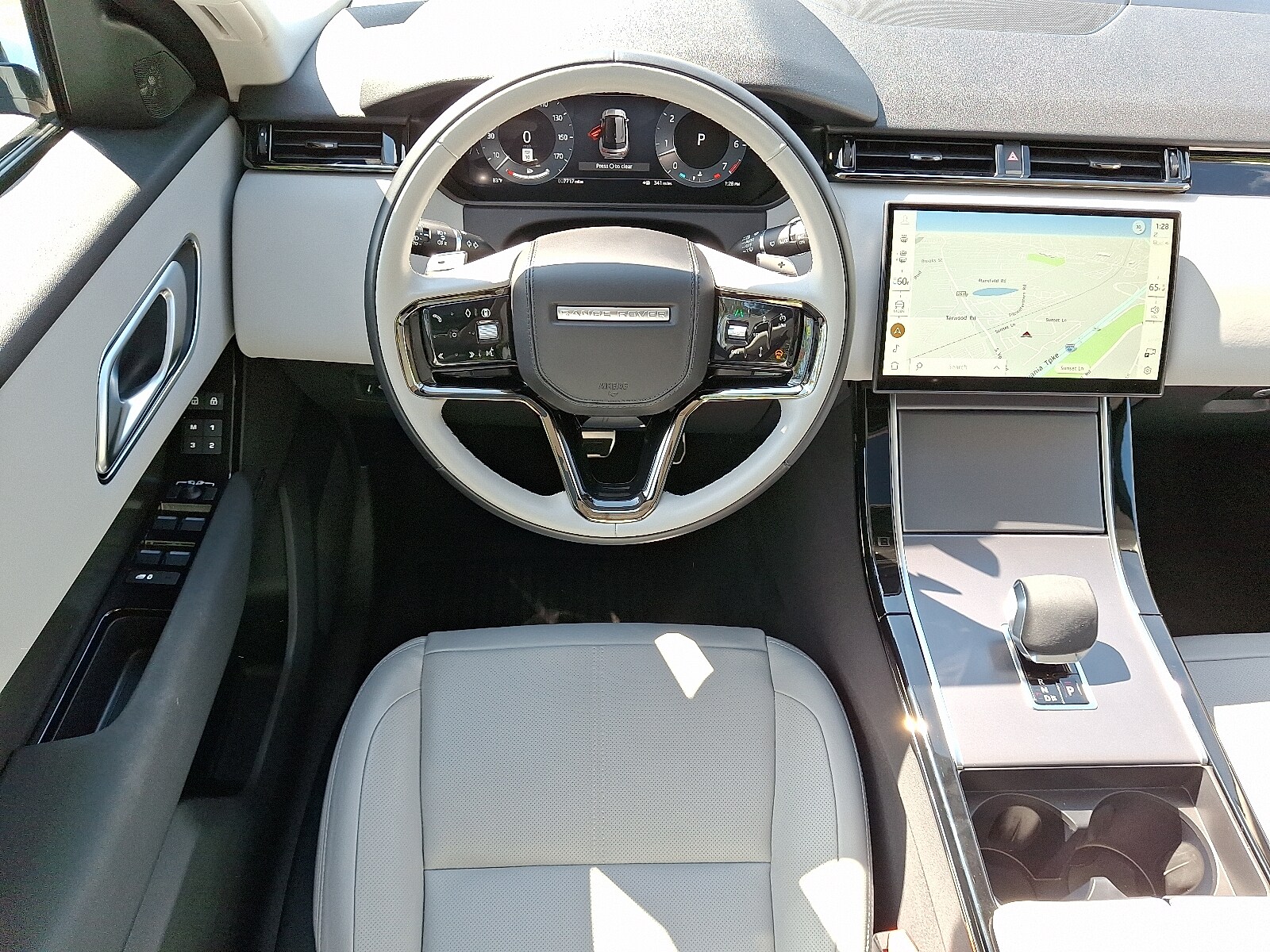 2025 Land Rover Range Rover Velar P400 Dynamic SE photo 4