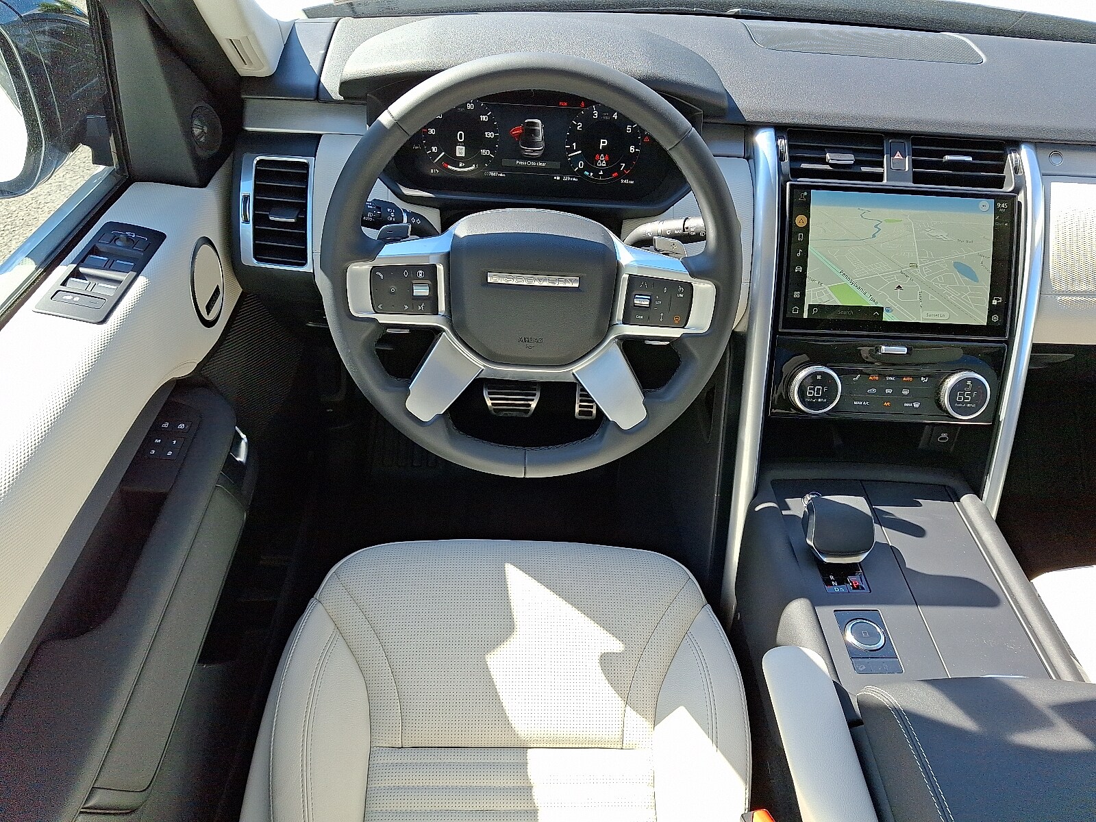 2025 Land Rover Discovery P360 Dynamic SE photo 4