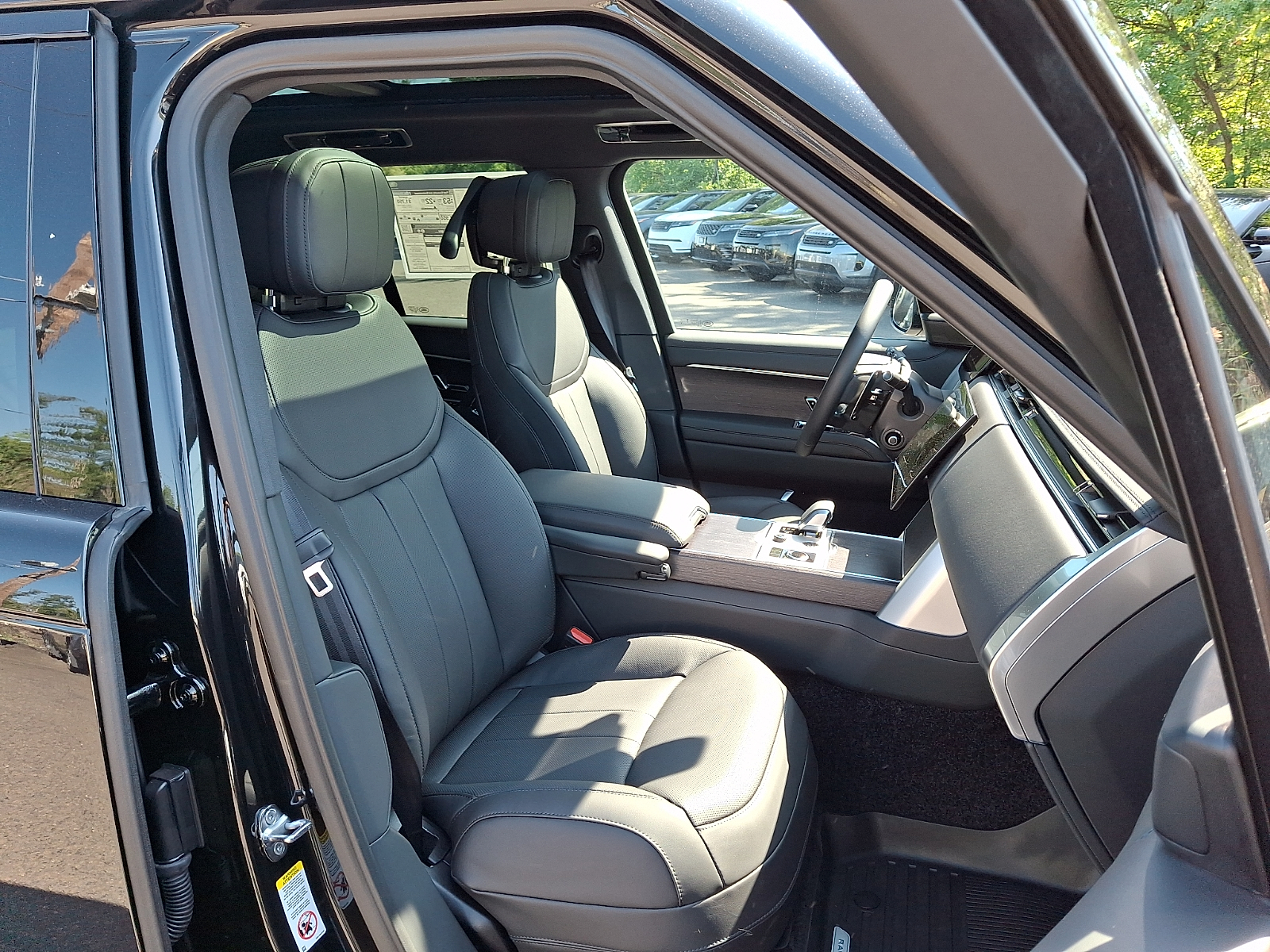 New 2027 Land Rover Range Rover SE Sport Utility