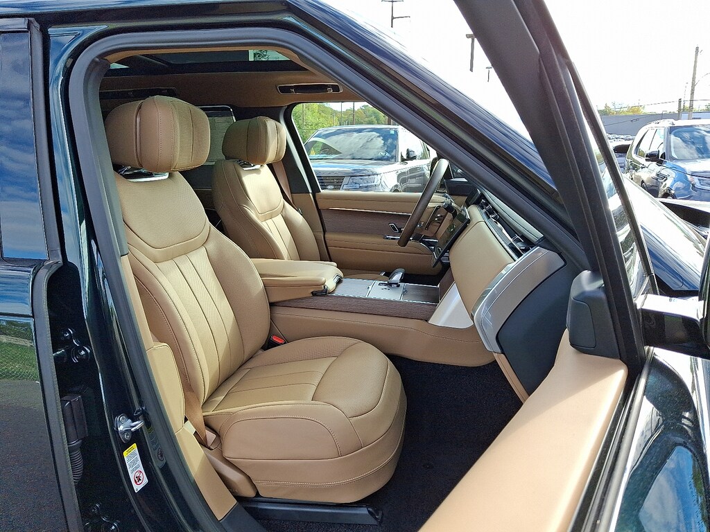 New 2025 Land Rover Range Rover P530 Autobiography Sport Utility