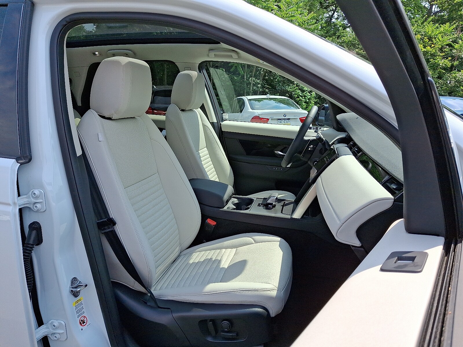 2024 Land Rover Discovery Sport S photo 3