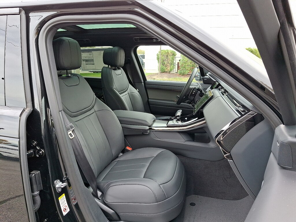 New 2025 Land Rover Range Rover Sport P360 SE Sport Utility
