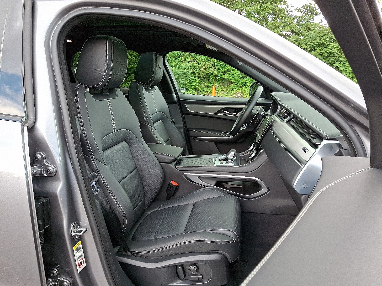 2025 Jaguar F-PACE R-Dynamic S P400 photo 3