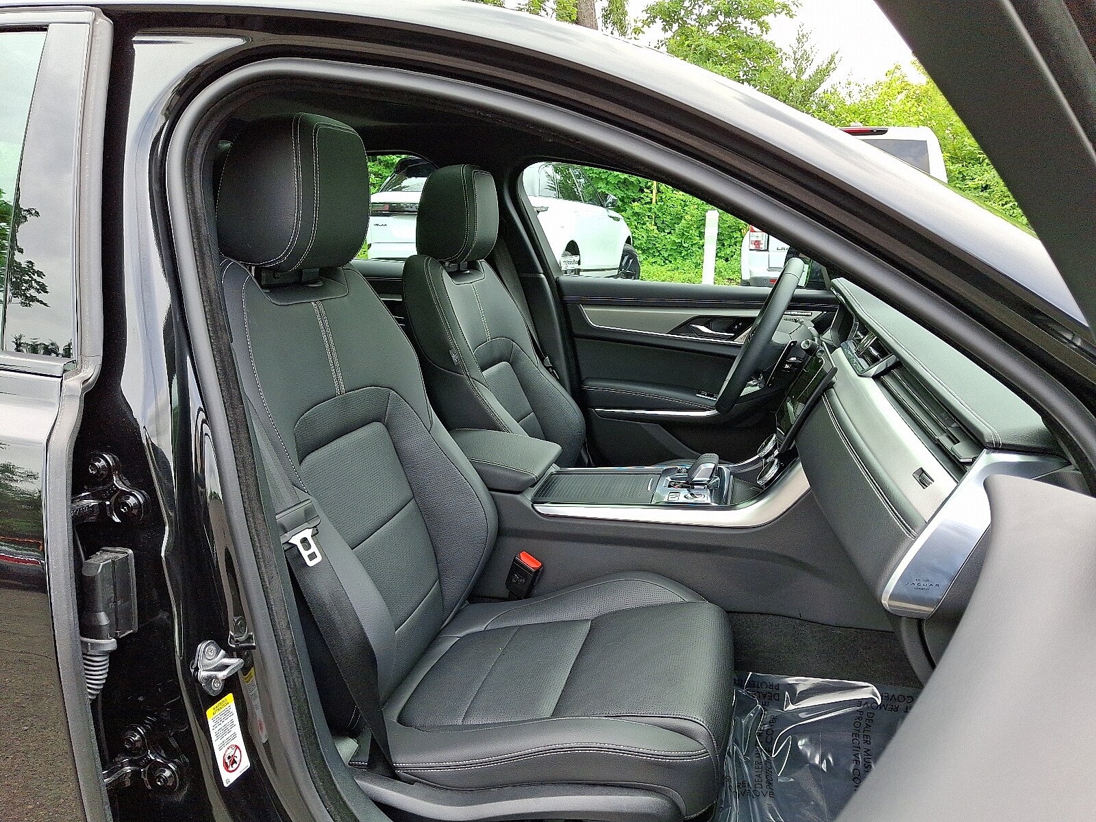 2024 Jaguar XF R-Dynamic SE P250 AWD photo 3