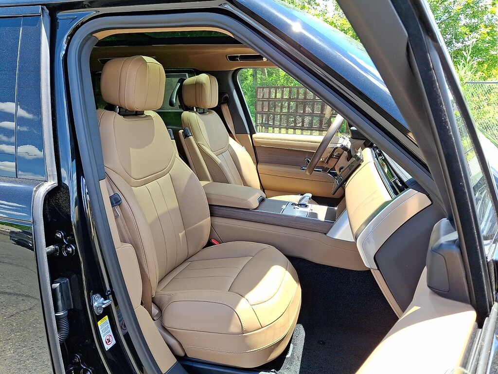 New 2026 Land Rover Range Rover P400 SE 7 Seat Sport Utility
