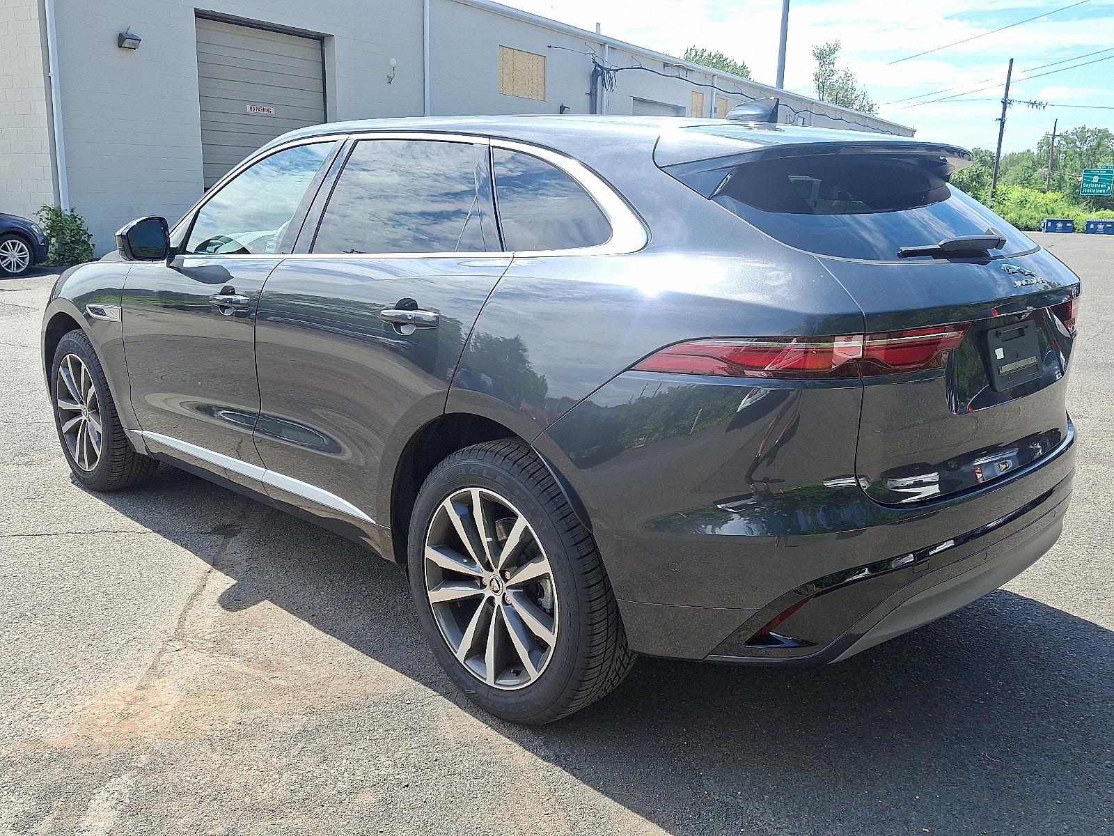 2025 Jaguar F-PACE R-Dynamic S P250 photo 2
