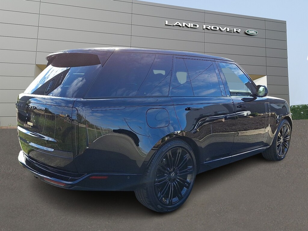 New 2025 Land Rover Range Rover P530 SE Sport Utility
