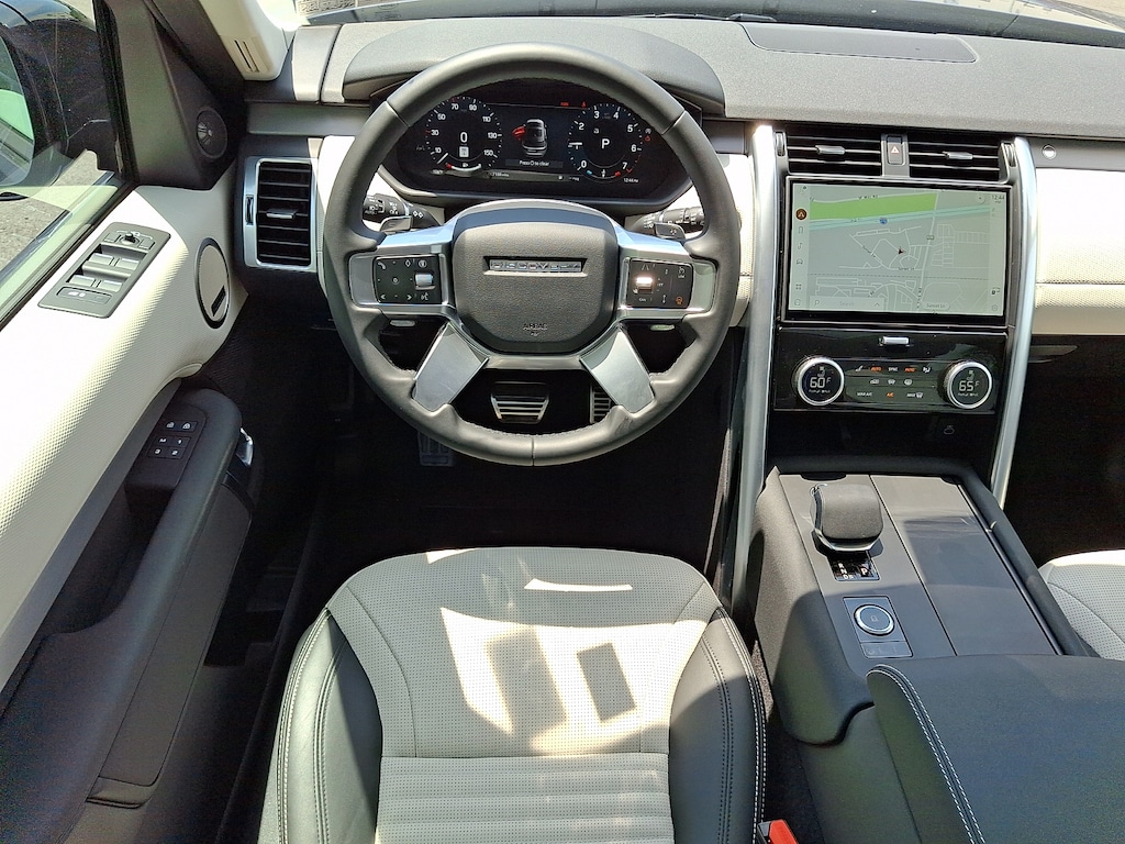 Certified 2025 Land Rover Discovery P360 Dynamic SE Sport Utility