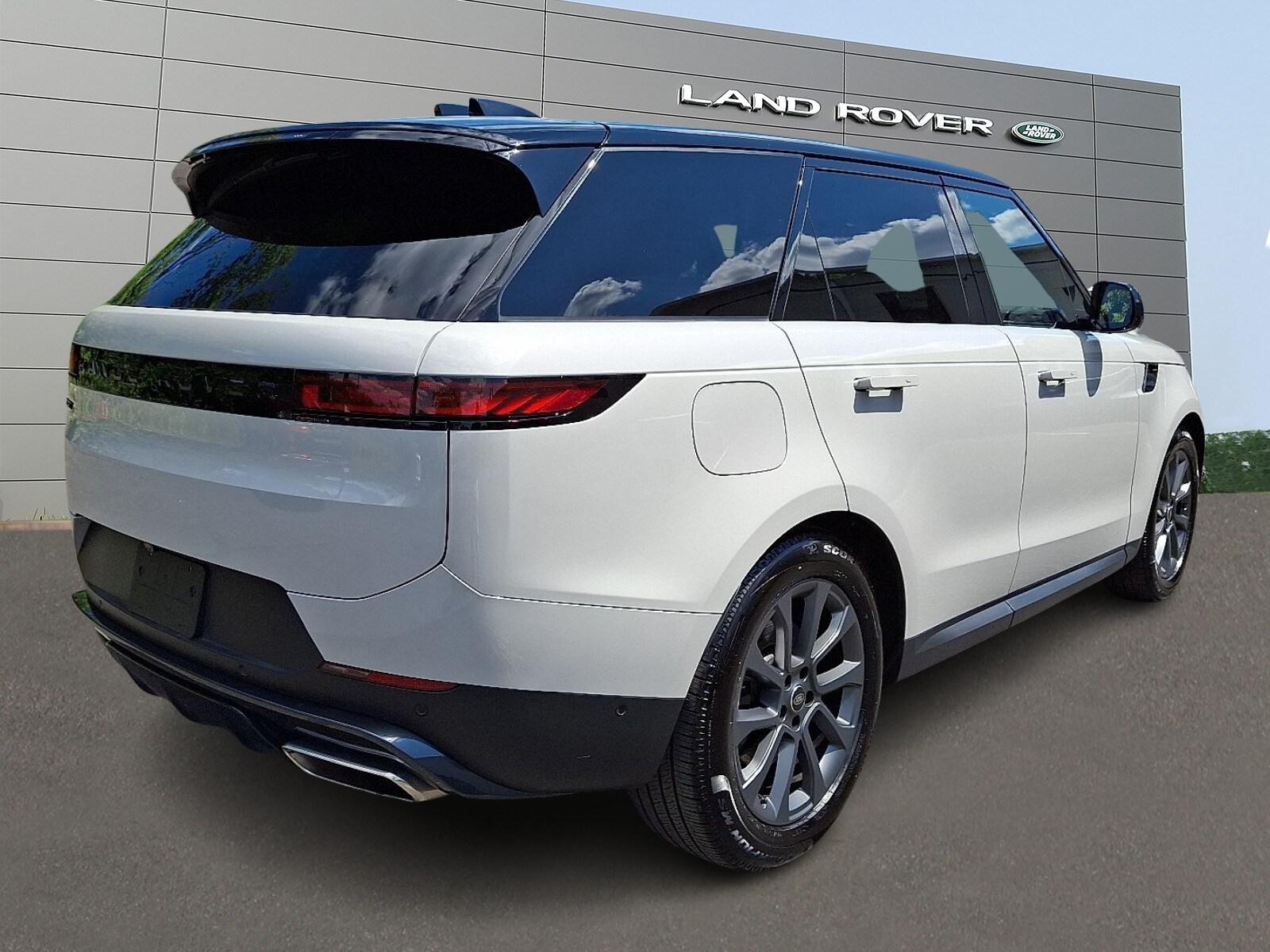 2025 Land Rover Range Rover Sport P360 SE photo 2
