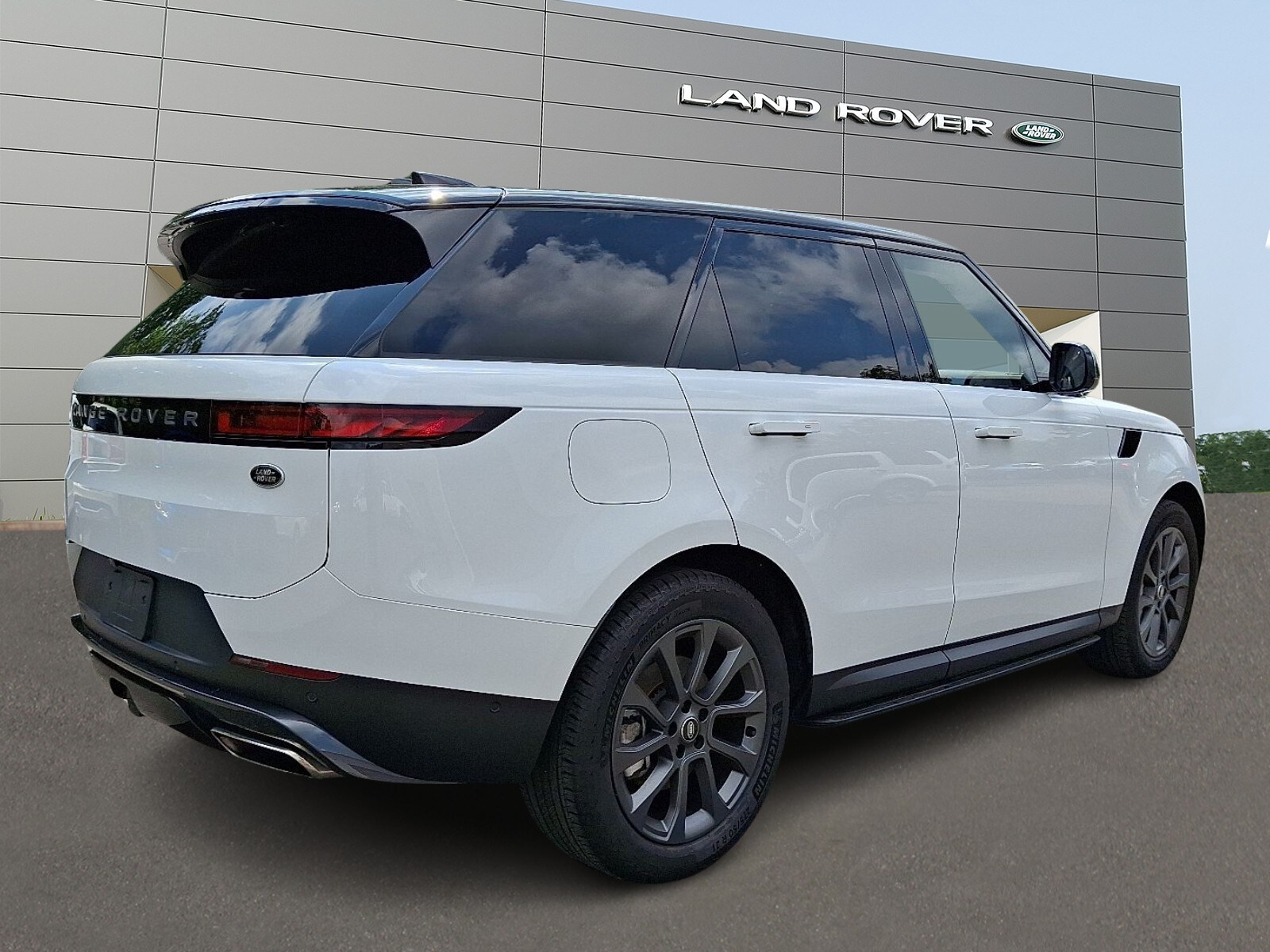 2023 Land Rover Range Rover Sport SE photo 2