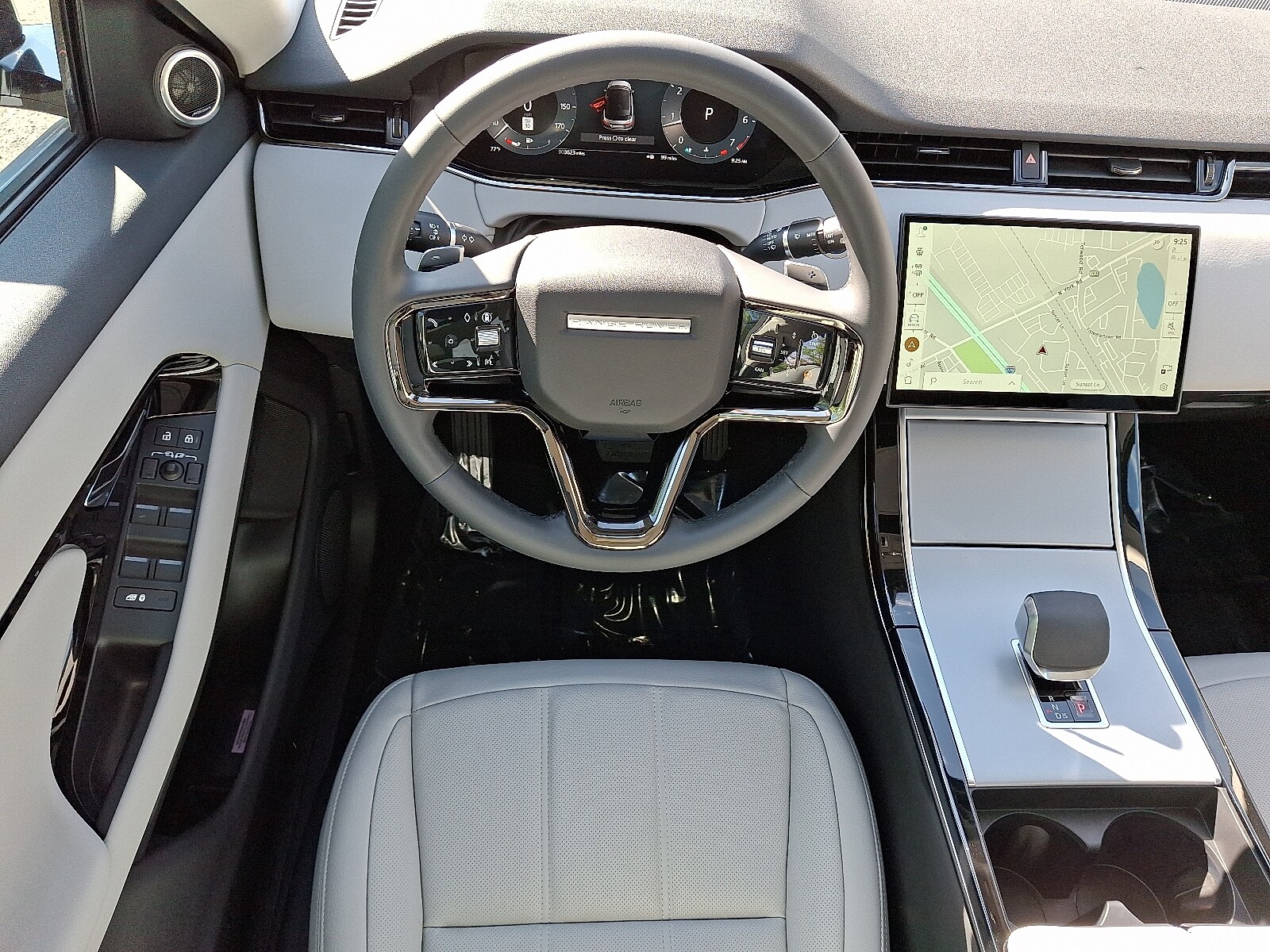 2024 Land Rover Range Rover Evoque S photo 4