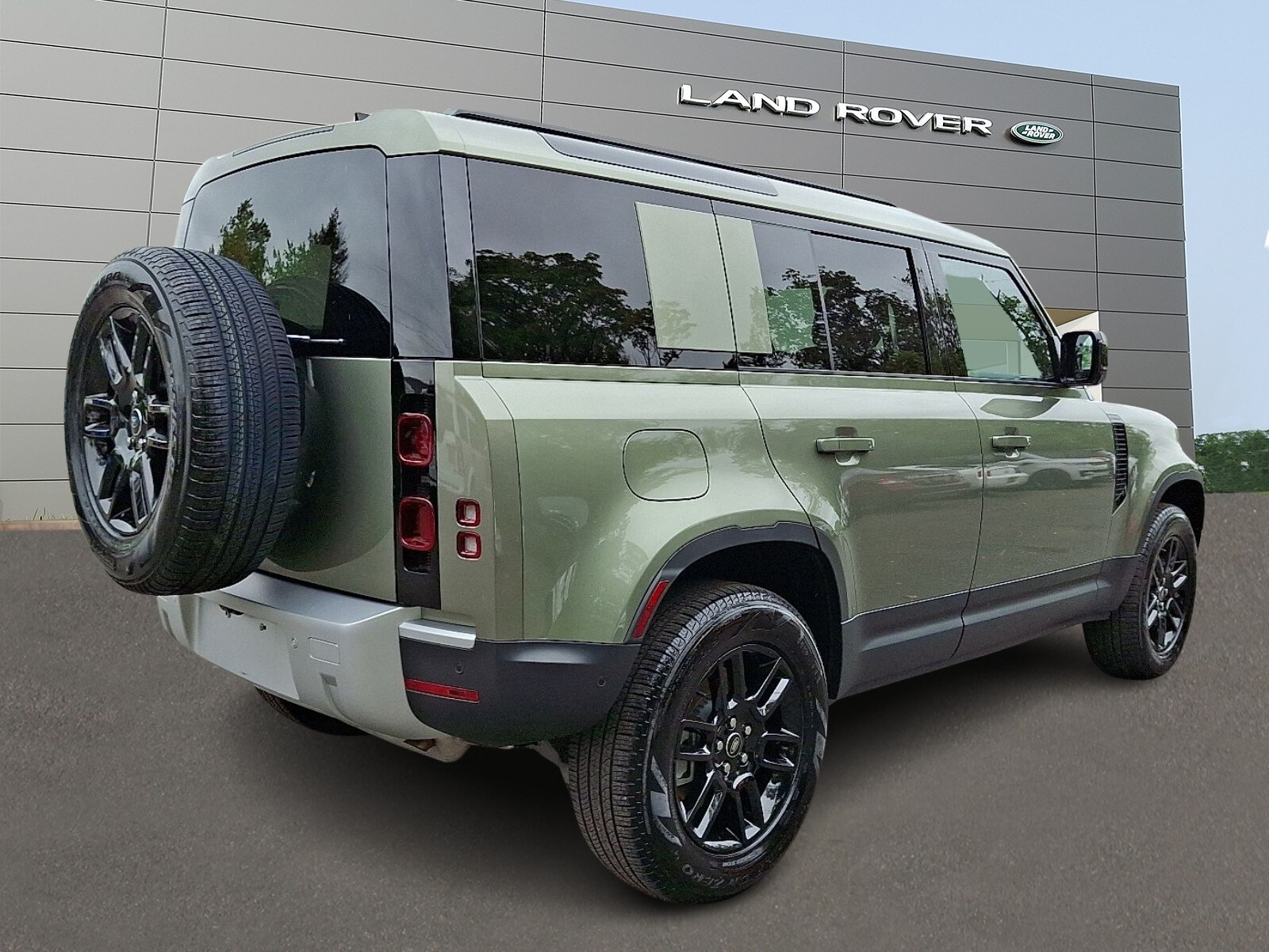 2025 Land Rover Defender 110 photo 2