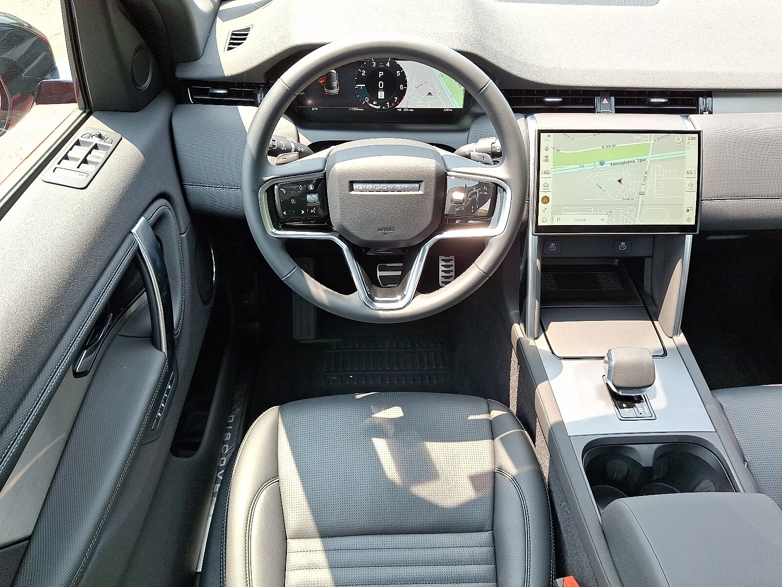 2025 Land Rover Discovery Sport Dynamic SE photo 4