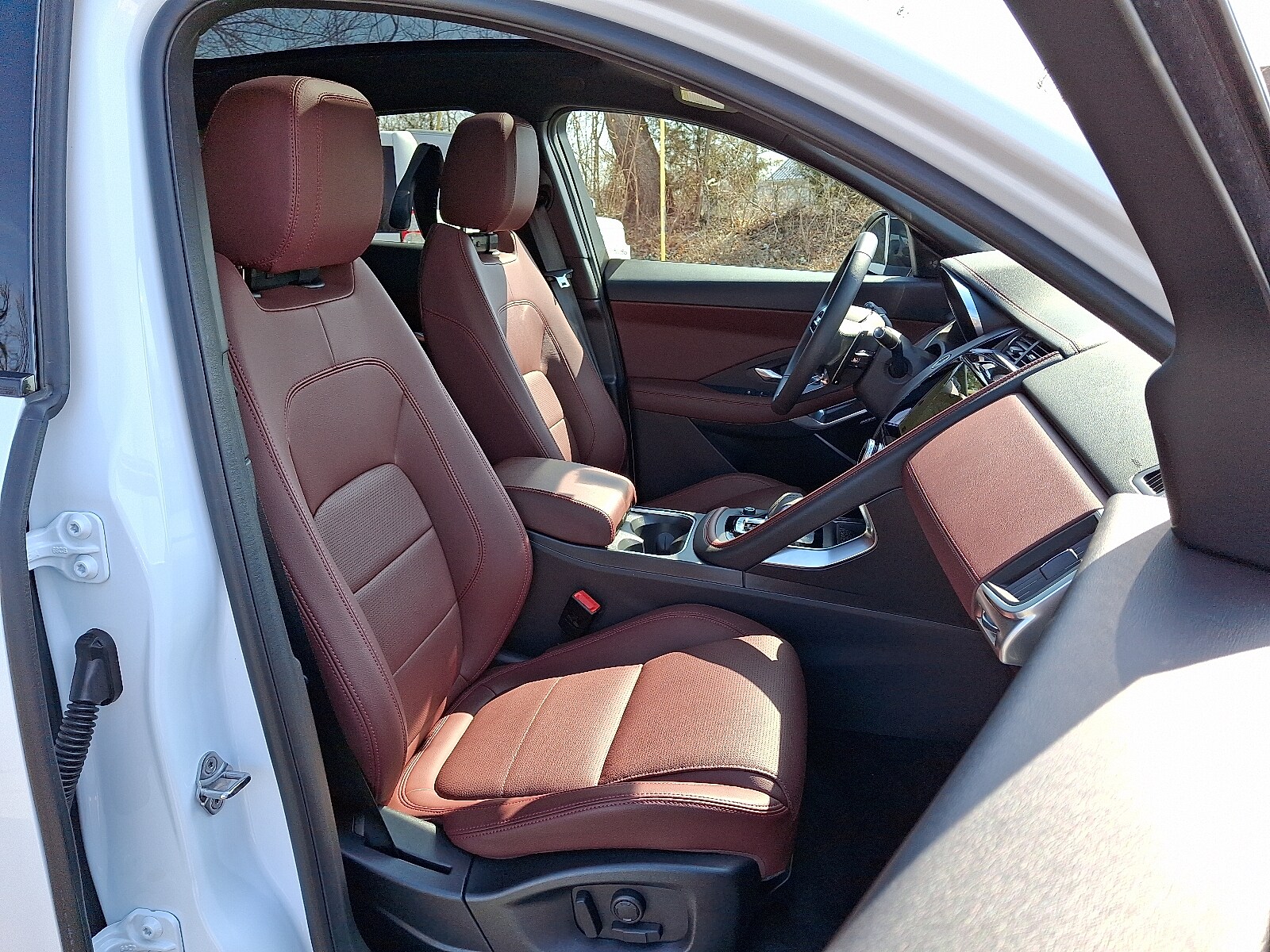 2024 Jaguar E-PACE R-Dynamic SE P250 photo 3
