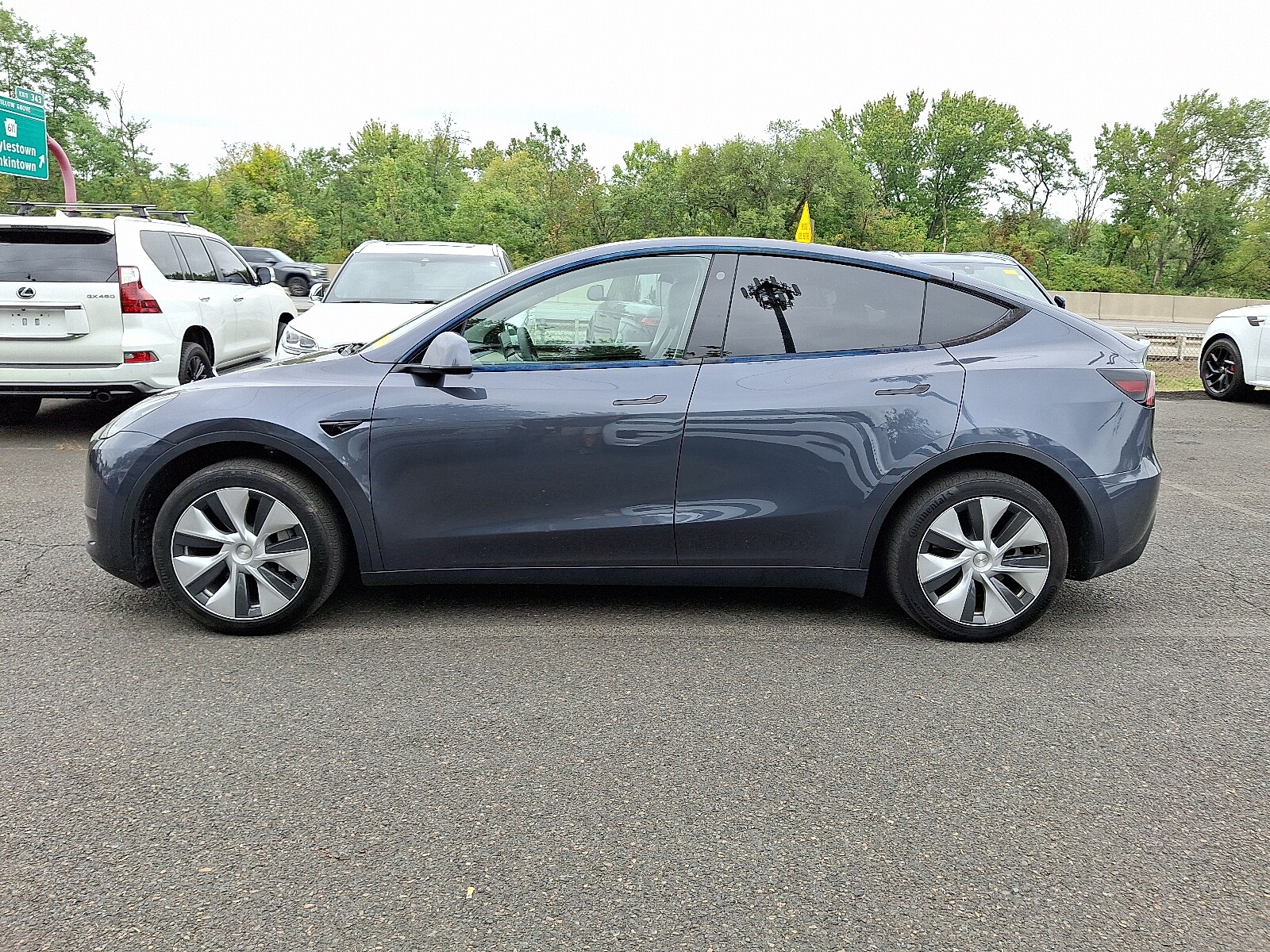 2023 Tesla Model Y Long Range photo 3