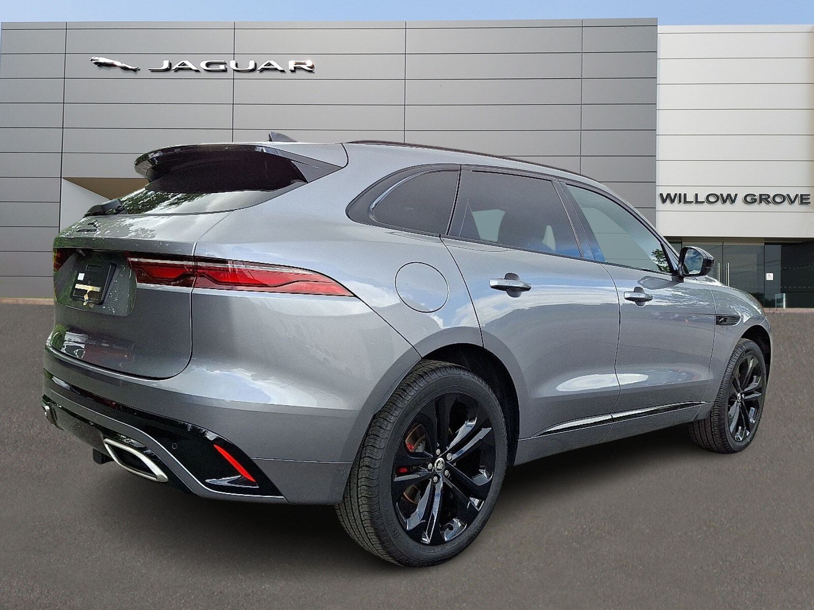 2025 Jaguar F-PACE R-Dynamic S P400 photo 2