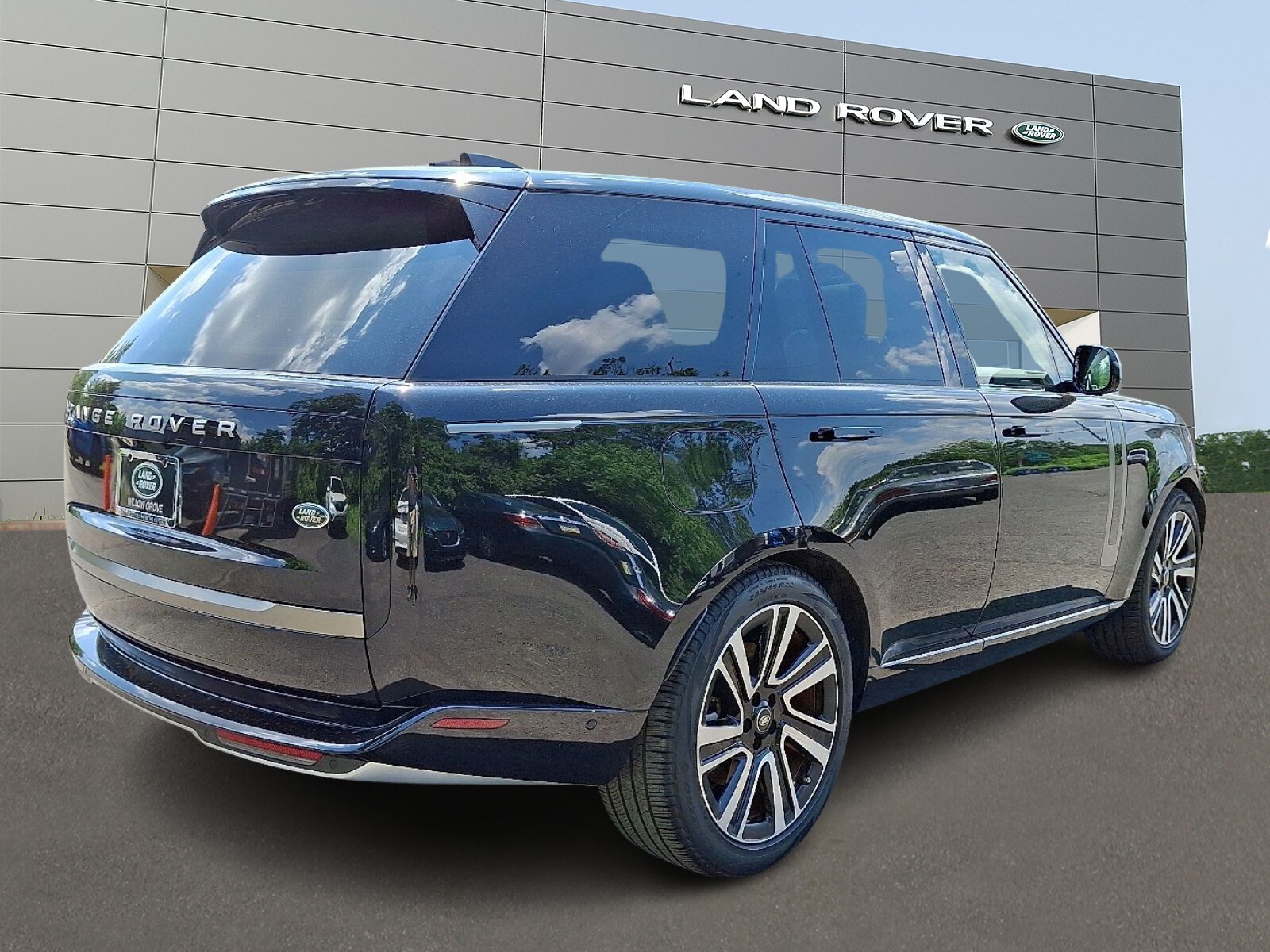 2023 Land Rover Range Rover SE photo 2