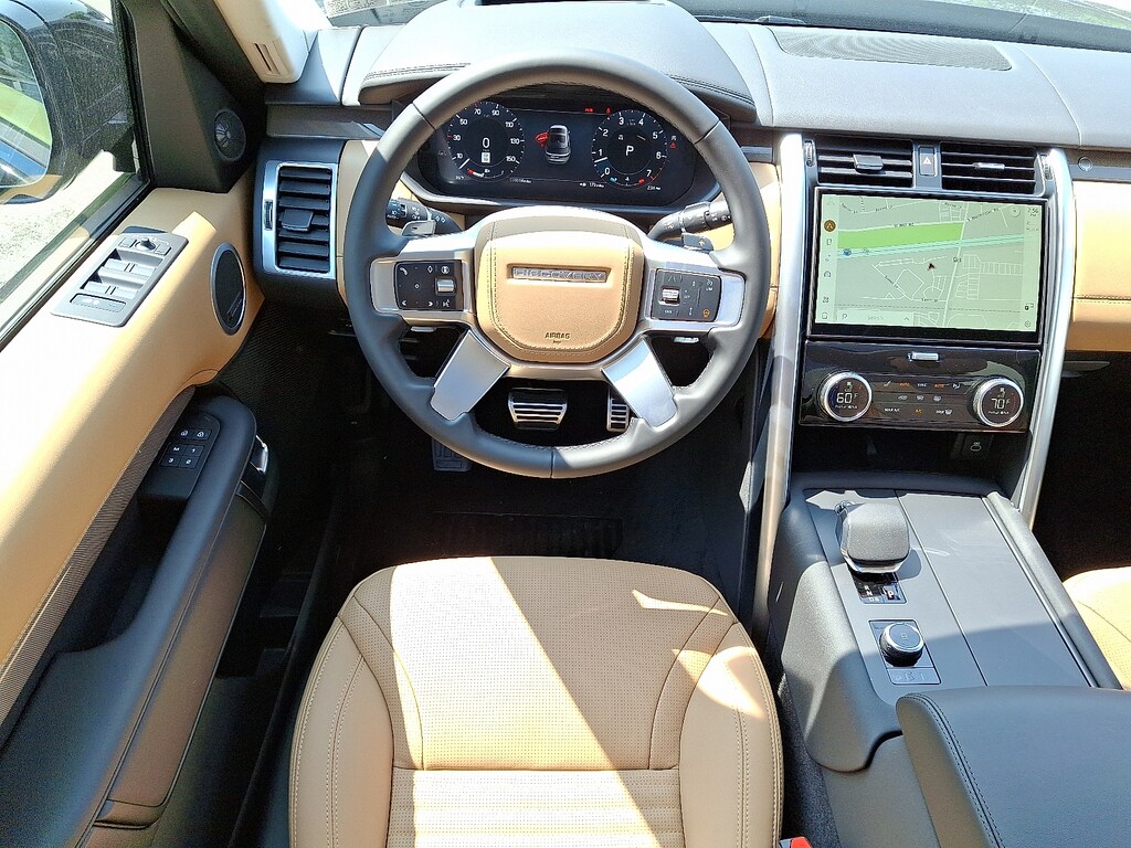 New 2025 Land Rover Discovery P360 Metropolitan Edition Sport Utility