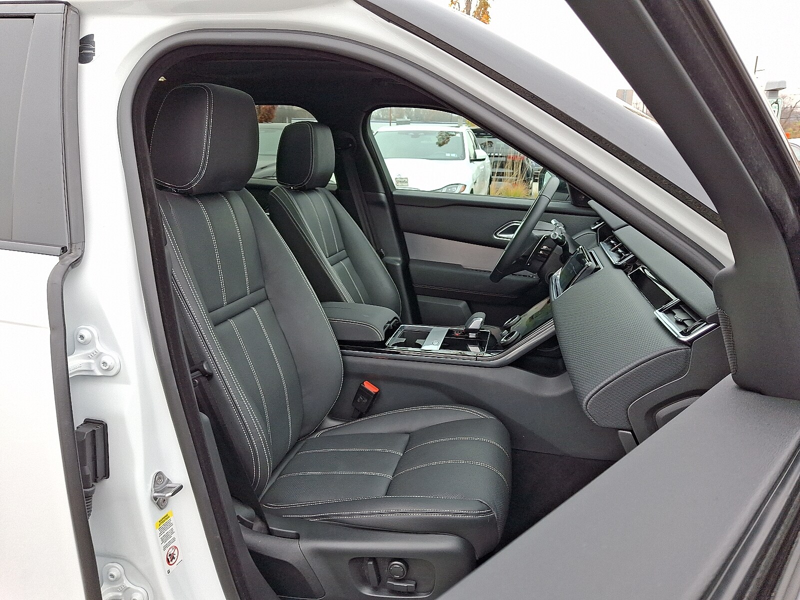 2023 Land Rover Range Rover Velar P250 R-Dynamic S photo 2