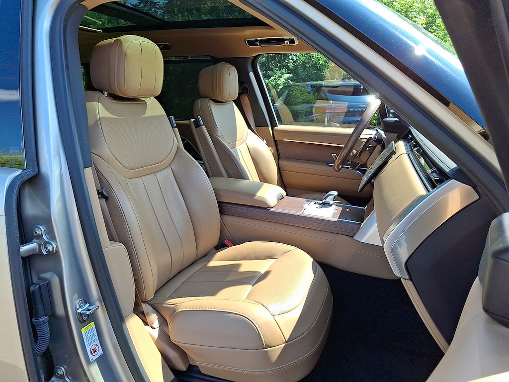 Certified 2025 Land Rover Range Rover P400 SE 7 Seat Sport Utility