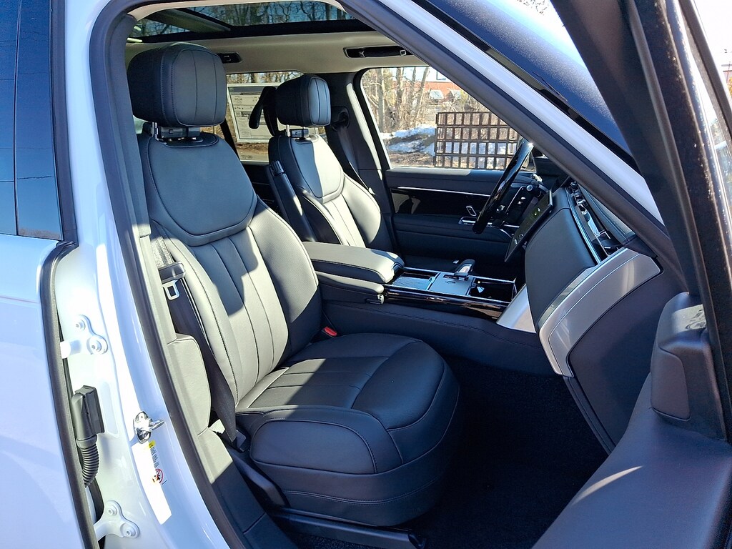 New 2026 Land Rover Range Rover P400 SE Sport Utility