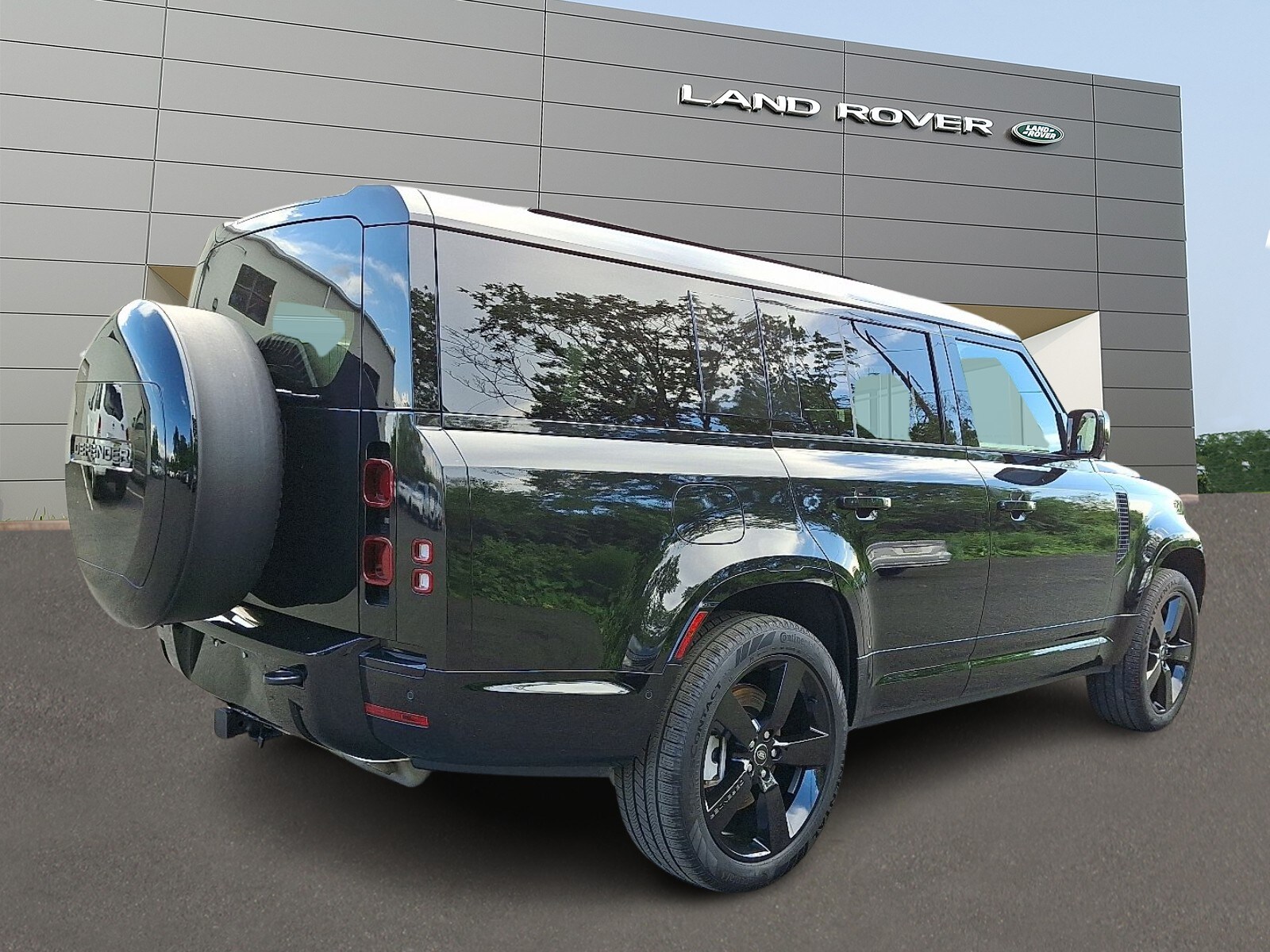 2025 Land Rover Defender X-Dynamic SE photo 2