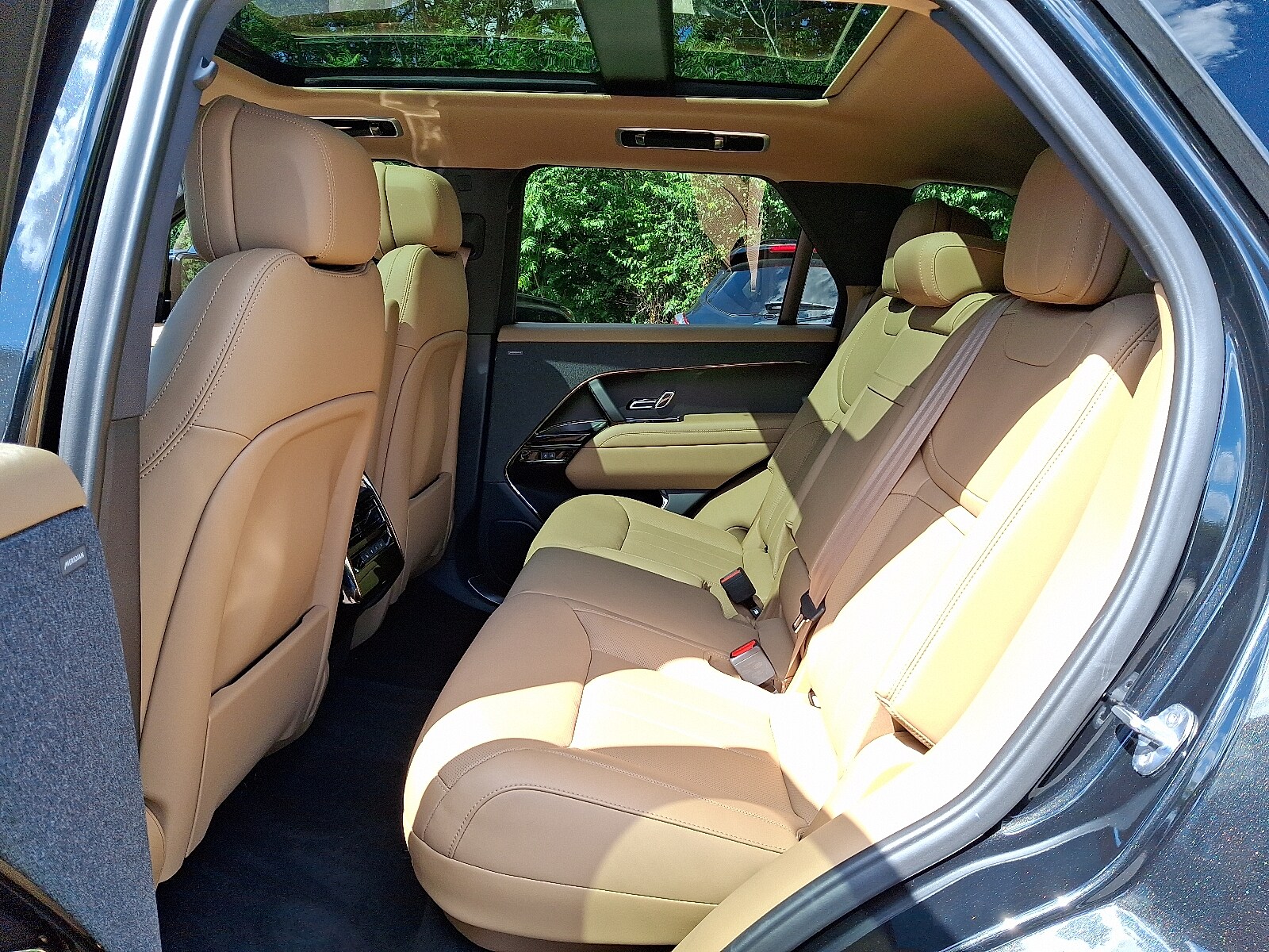 2023 Land Rover Range Rover Sport SE photo 4
