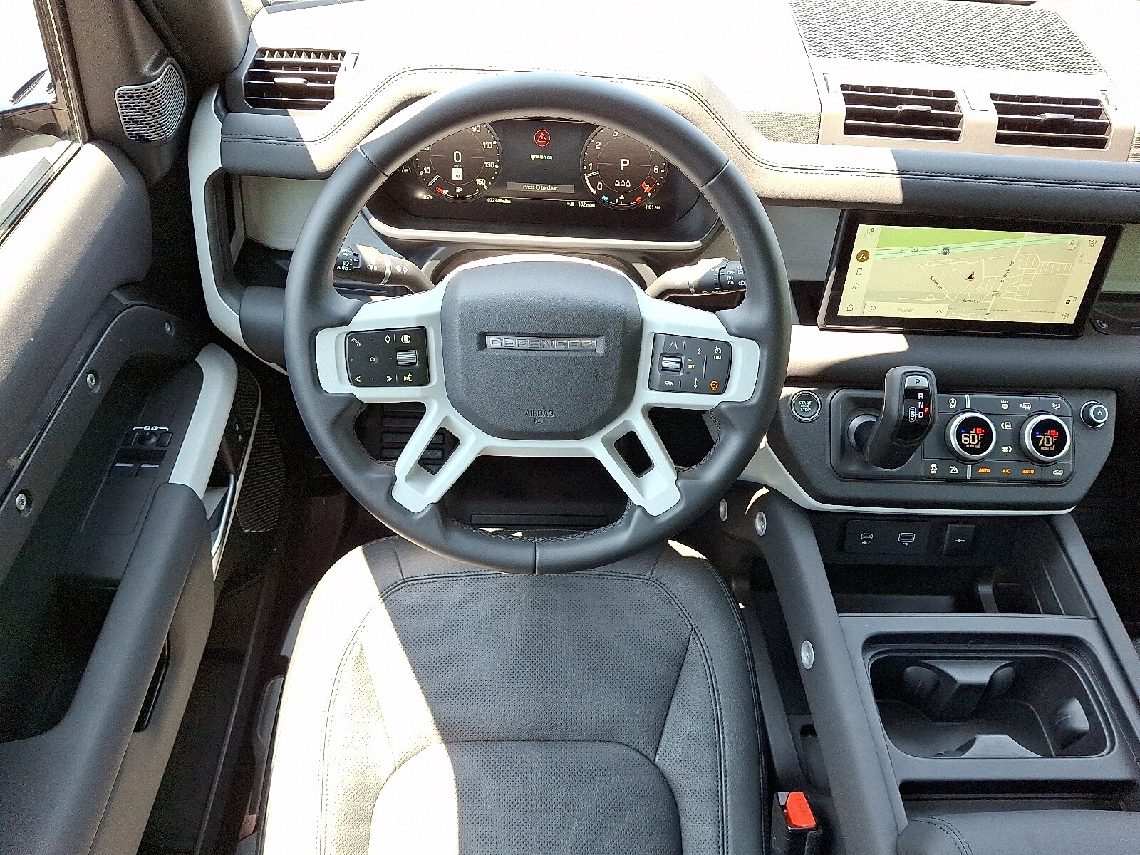 2024 Land Rover Defender S photo 4