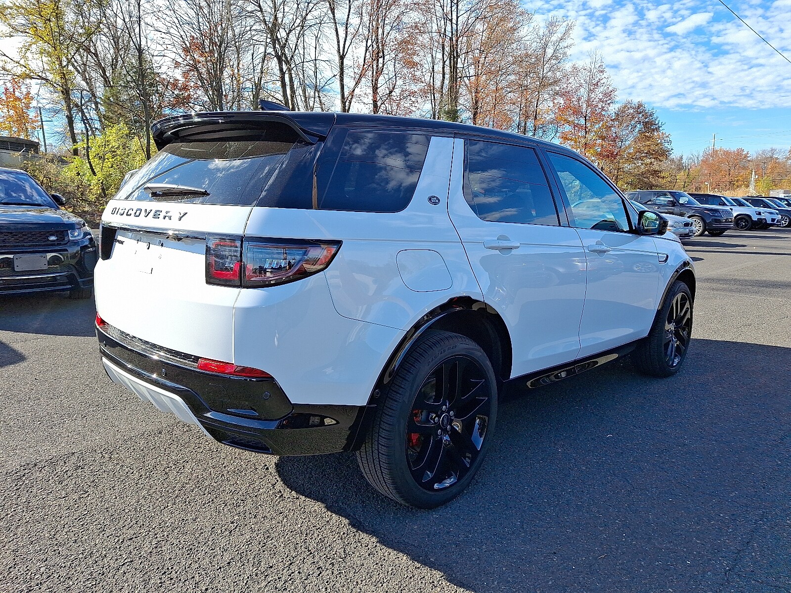 2025 Land Rover Discovery Sport Dynamic SE photo 2
