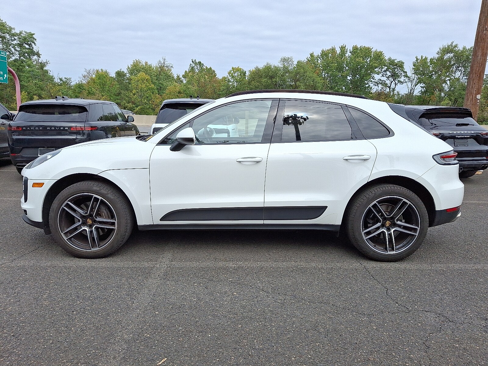 2020 Porsche Macan photo 3