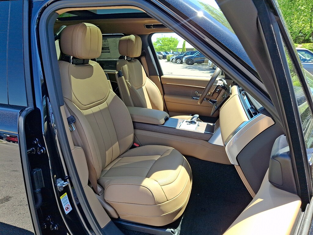 New 2026 Land Rover Range Rover P530 SE Sport Utility