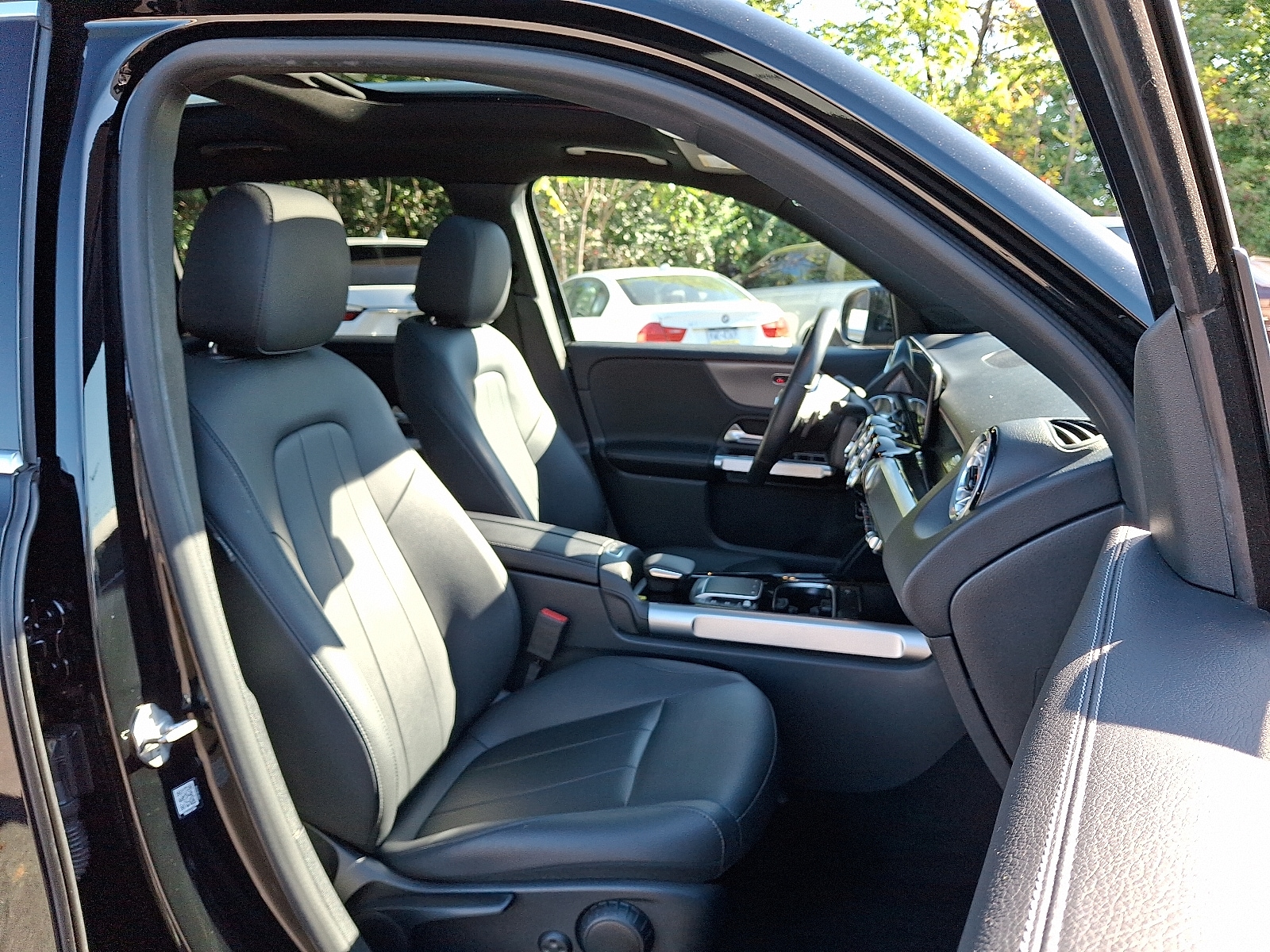 2022 Mercedes Benz GLB 250 4MATIC photo 2