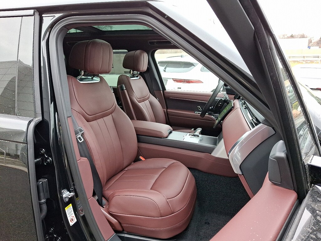 New 2026 Land Rover Range Rover P530 SE Sport Utility