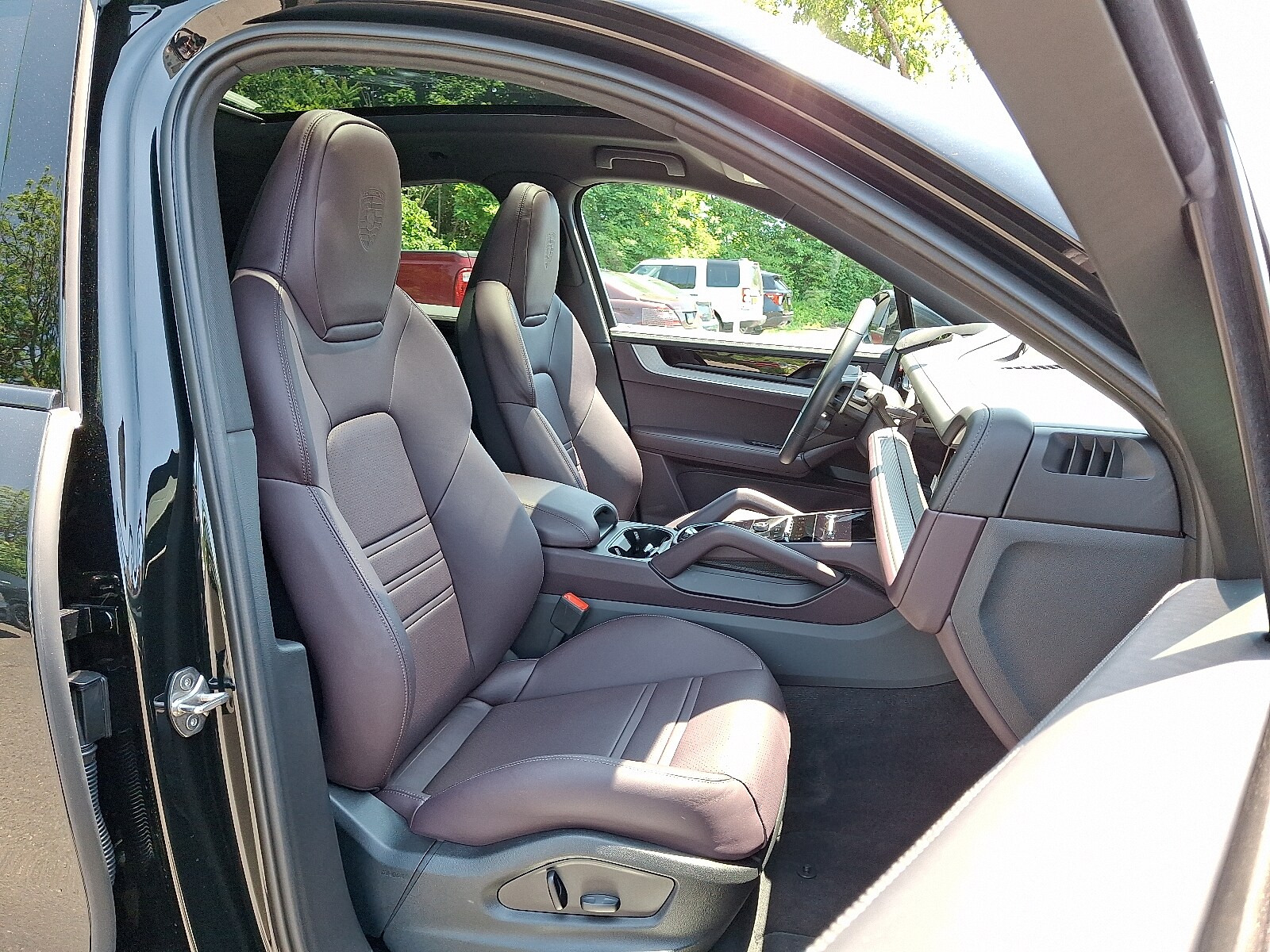 2024 Porsche Cayenne Coupe S photo 3