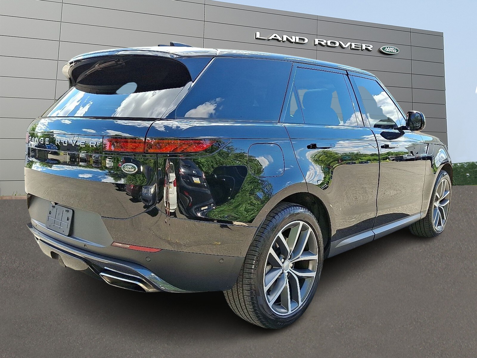 2023 Land Rover Range Rover Sport SE photo 2