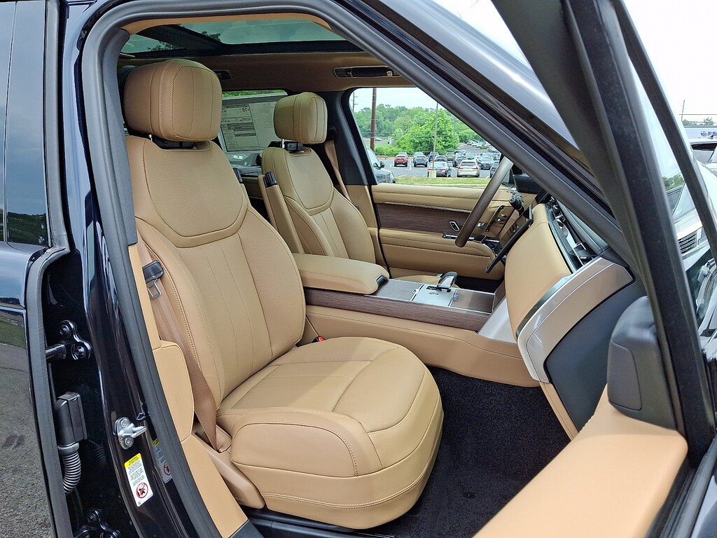 New 2026 Land Rover Range Rover P530 SE Sport Utility
