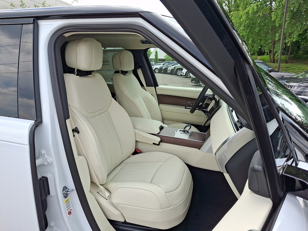 New 2026 Land Rover Range Rover P400 SE Sport Utility
