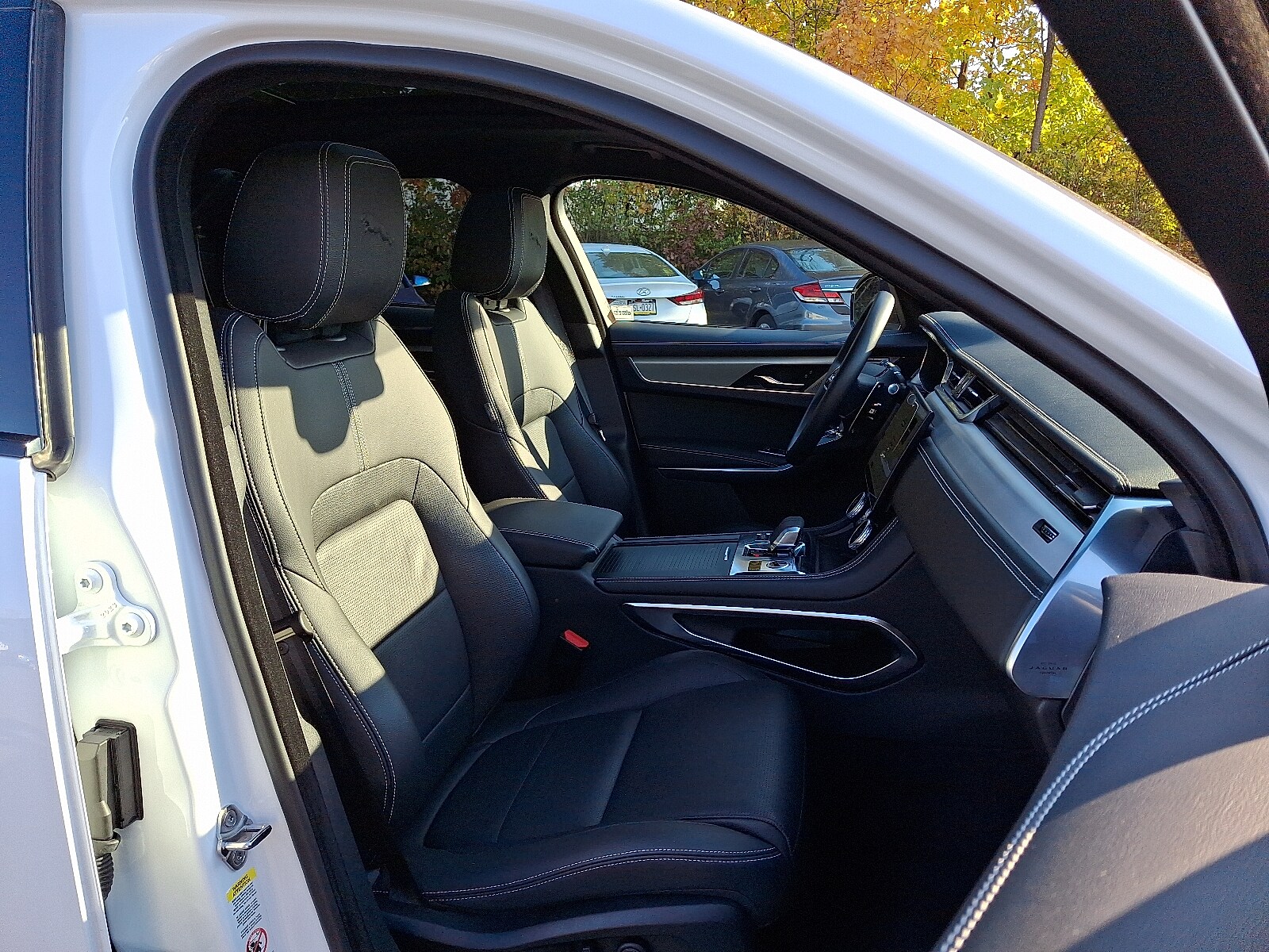 2025 Jaguar F-PACE R-Dynamic S P250 photo 2