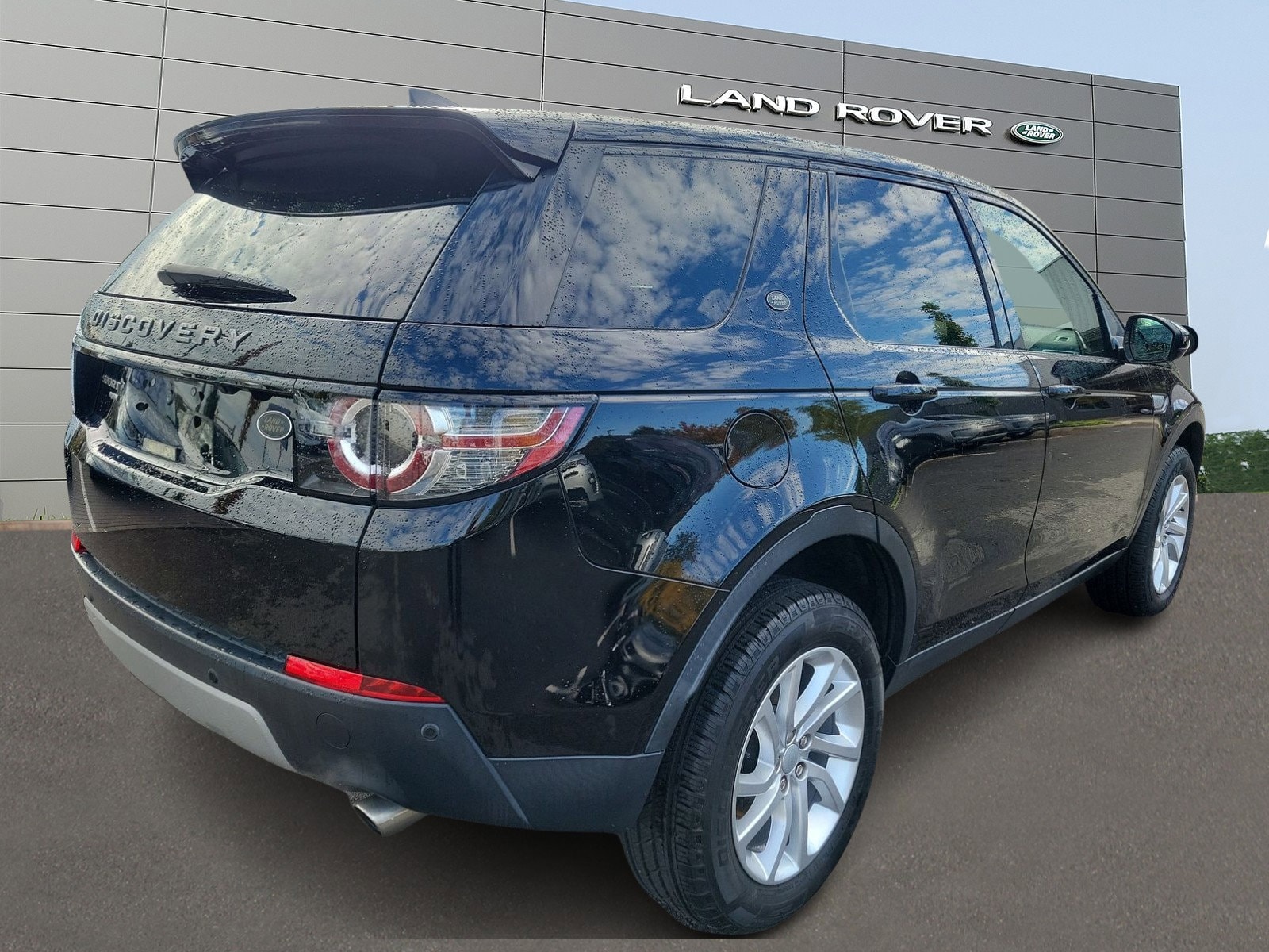 Used 2018 Land Rover Discovery Sport HSE with VIN SALCR2RXXJH757241 for sale in Springfield, PA