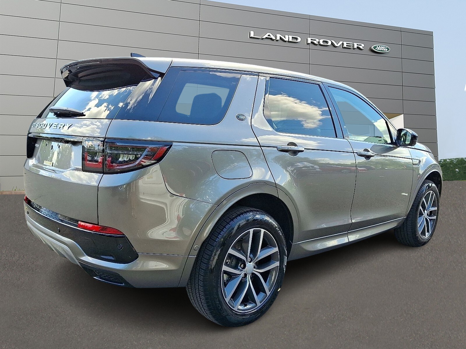 2025 Land Rover Discovery Sport S photo 2