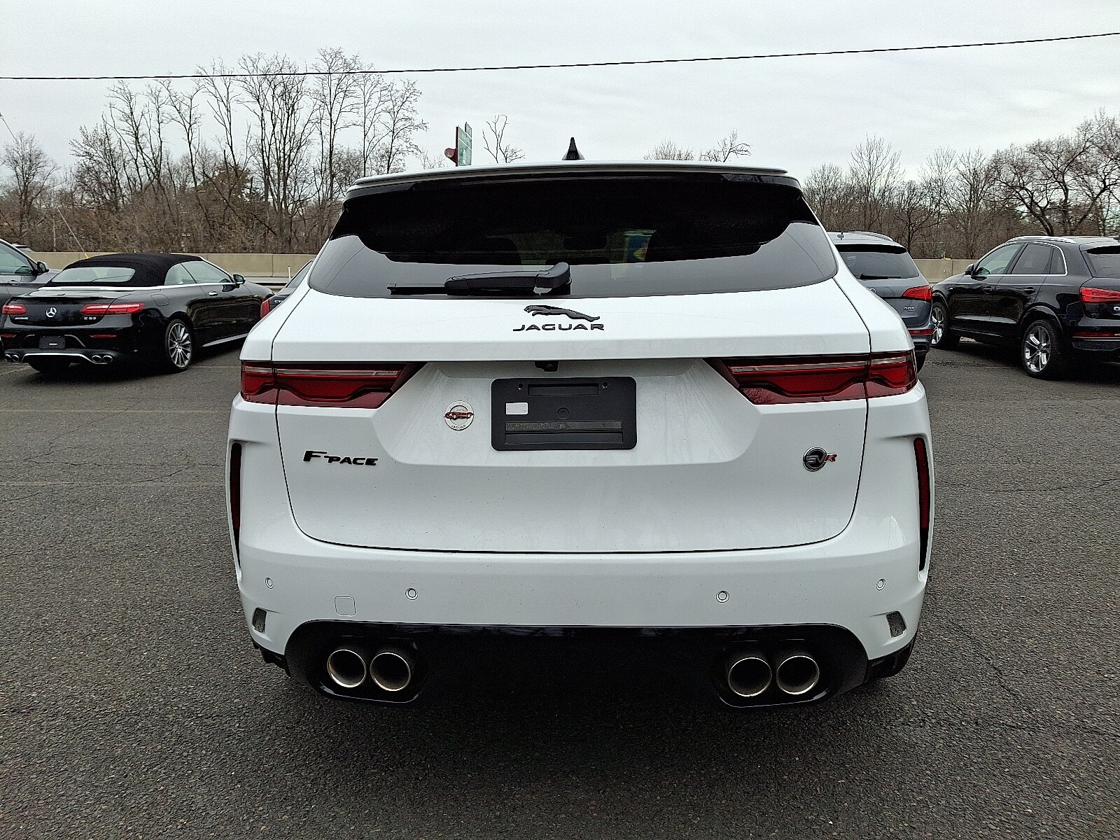 2022 Jaguar F-PACE SVR photo 4