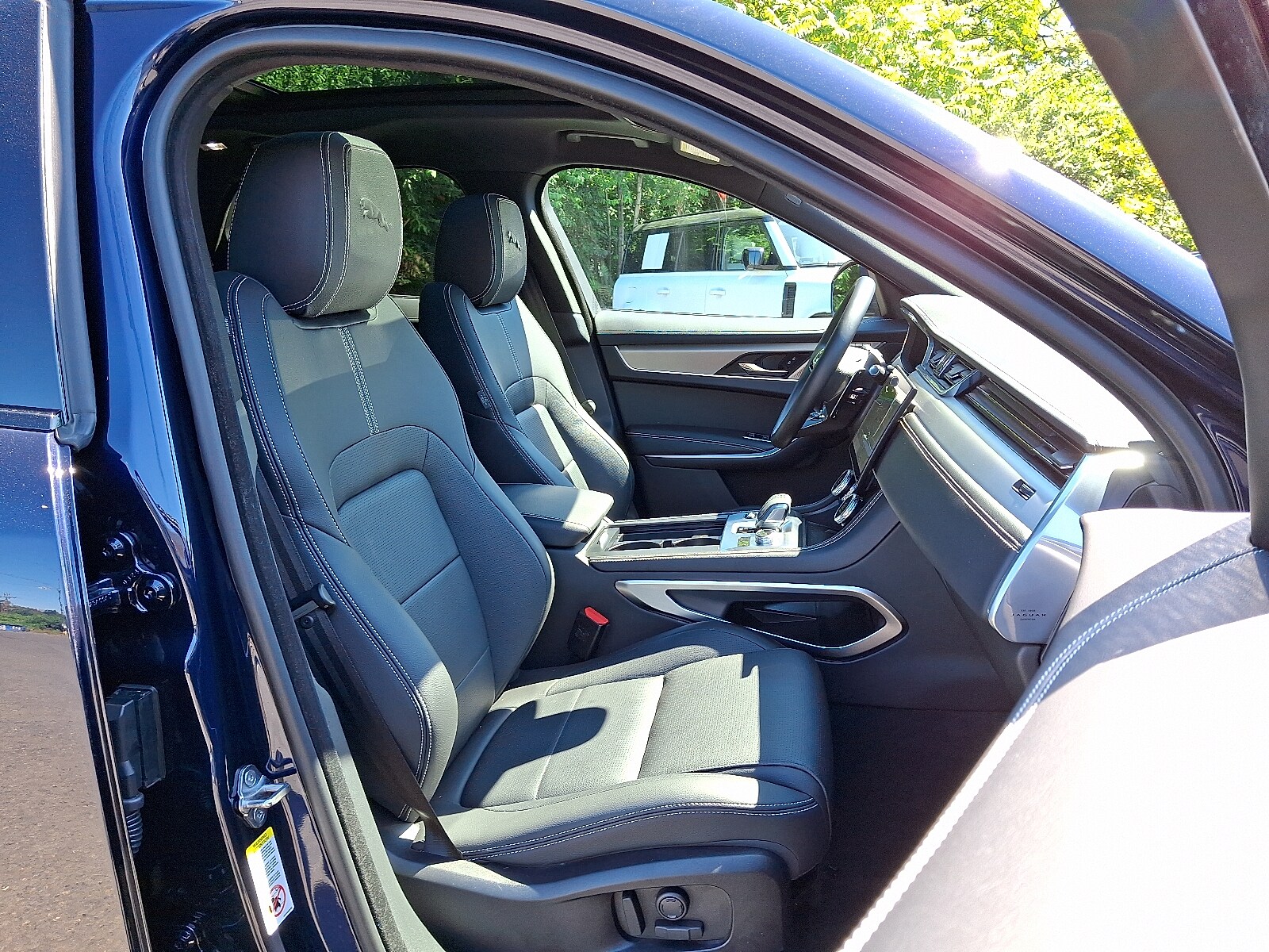 2025 Jaguar F-PACE R-Dynamic S P250 photo 3