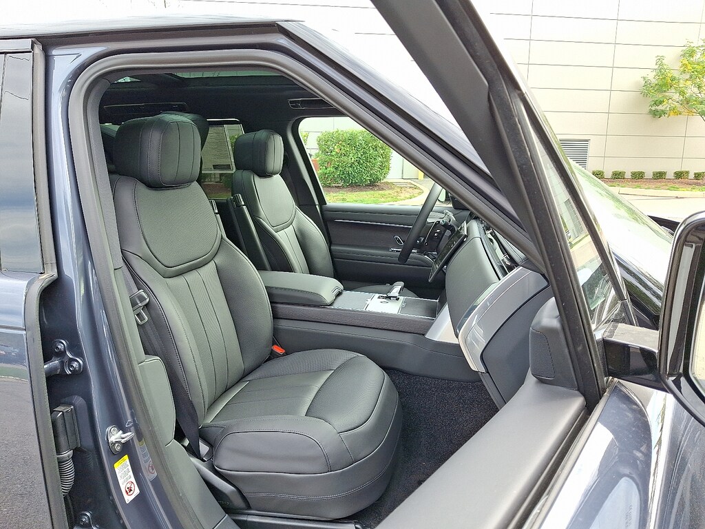 New 2025 Land Rover Range Rover P400 SE 7 Seat Sport Utility