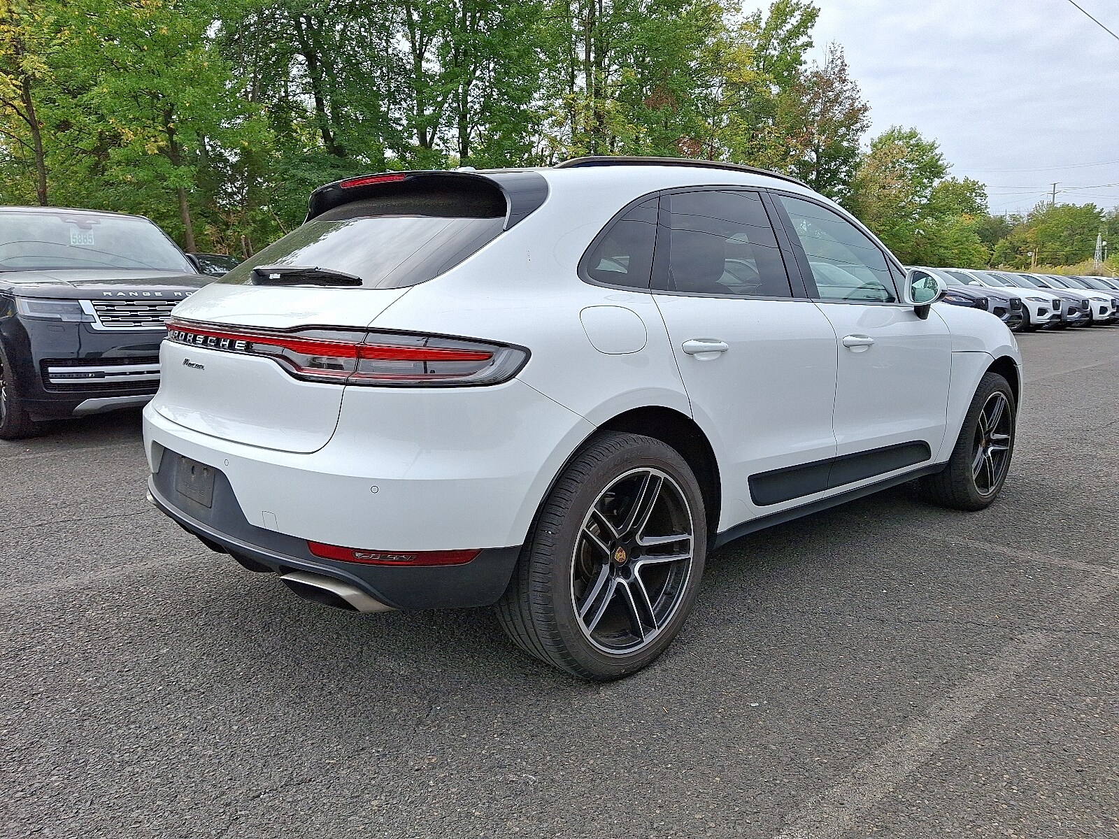 2020 Porsche Macan photo 2
