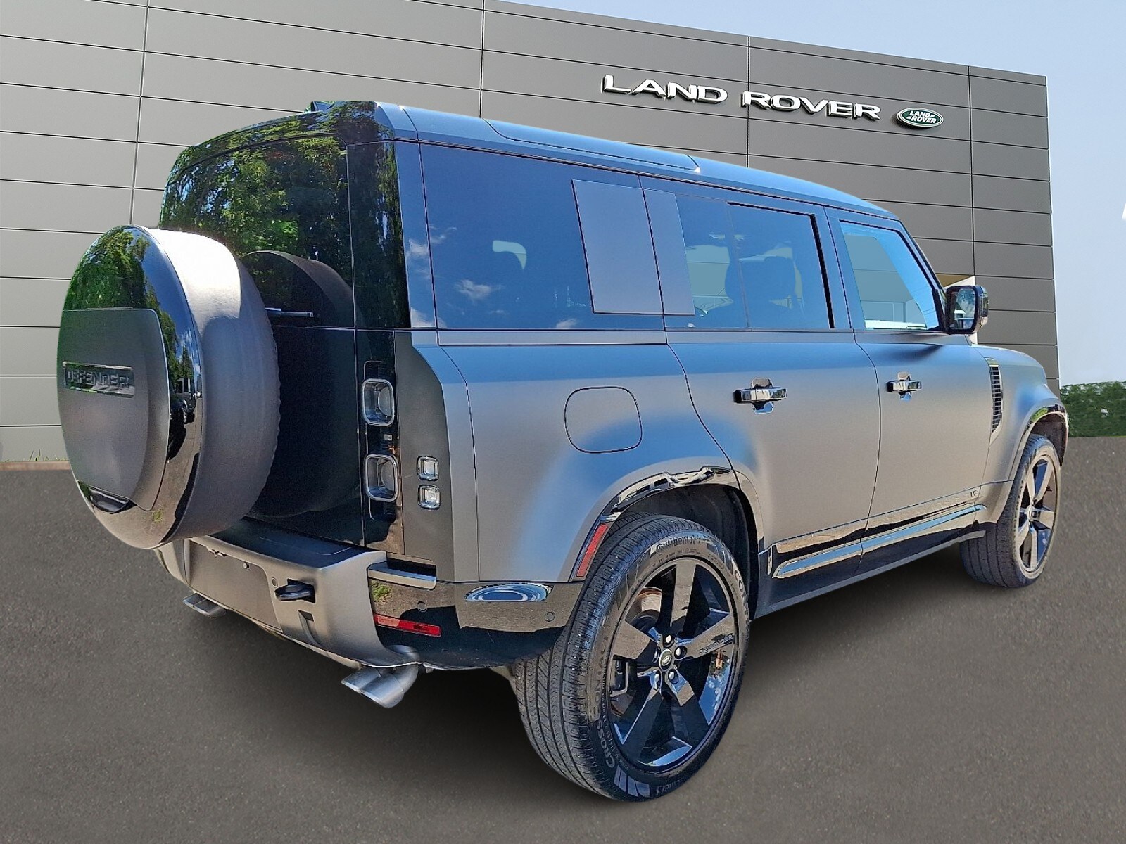 2025 Land Rover Defender 110 V8 photo 2
