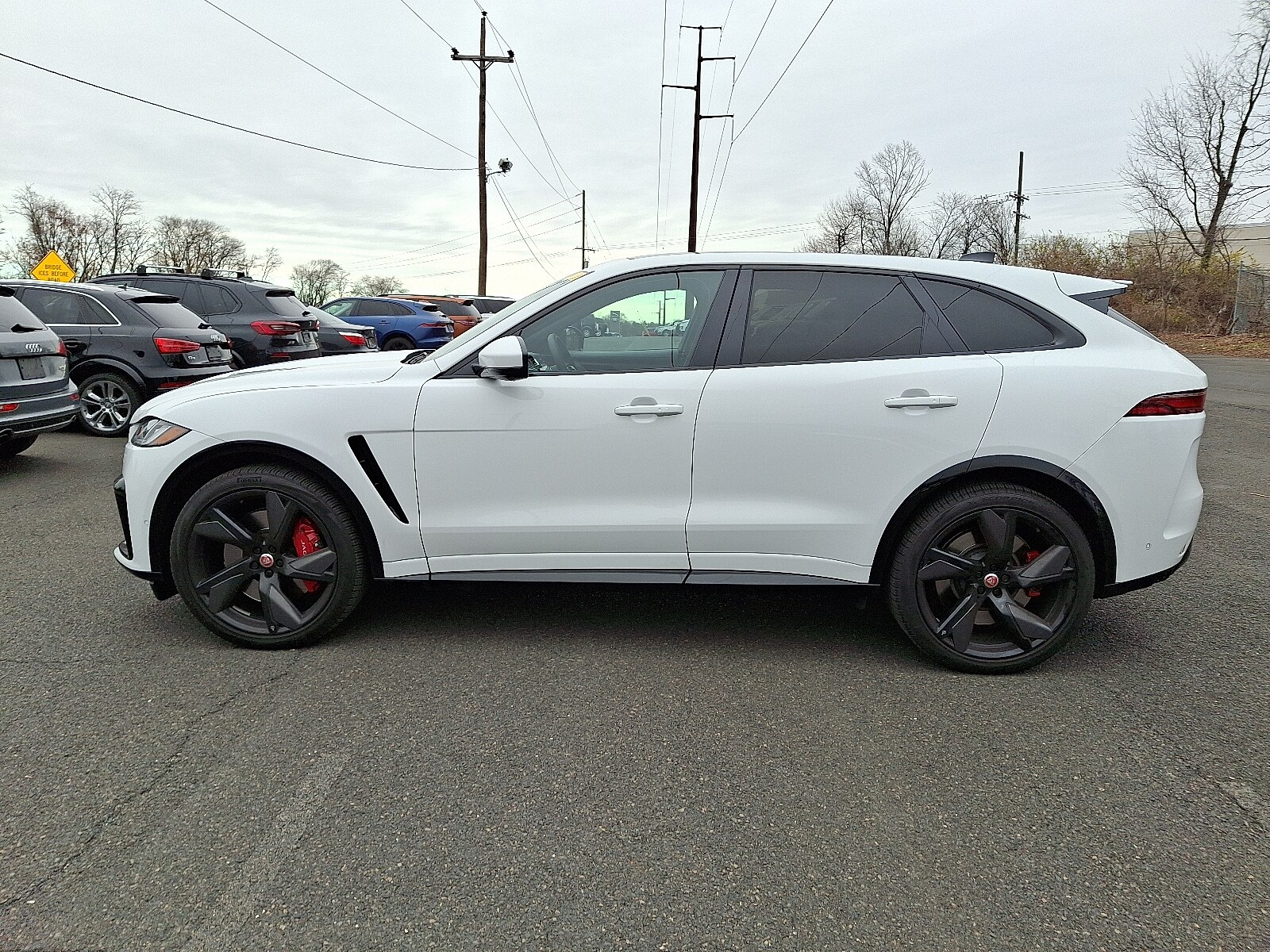 2022 Jaguar F-PACE SVR photo 3