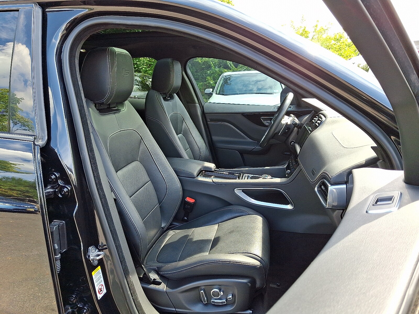 2020 Jaguar F-PACE S photo 3